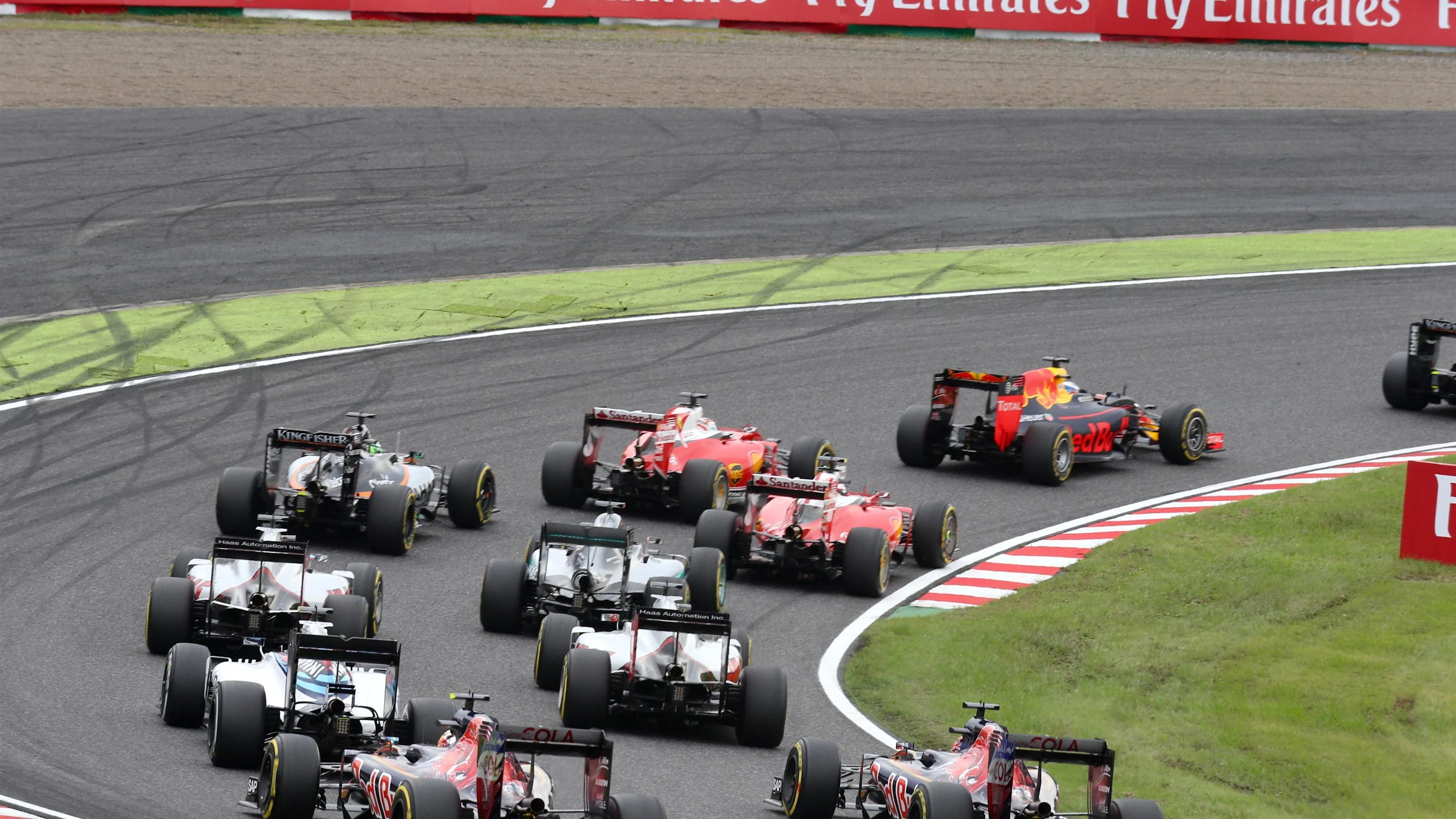 Start of the race at Formula One World Championship, Rd17, Japanese Grand Prix, Race, Suzuka,