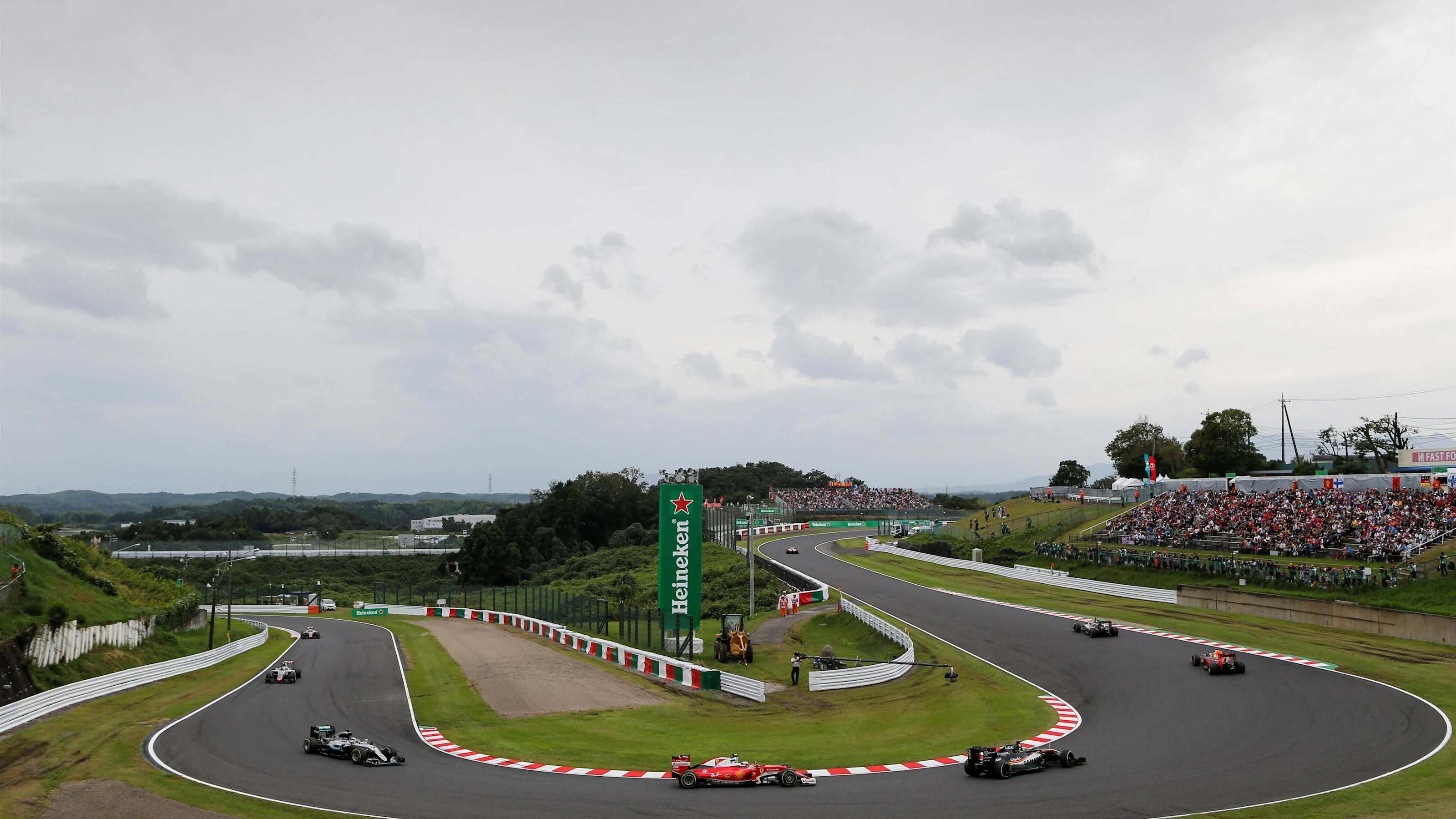 Nico Hulkenberg (GER) Force India VJM09 leads Kimi Raikkonen (FIN) Ferrari SF16-H and Lewis