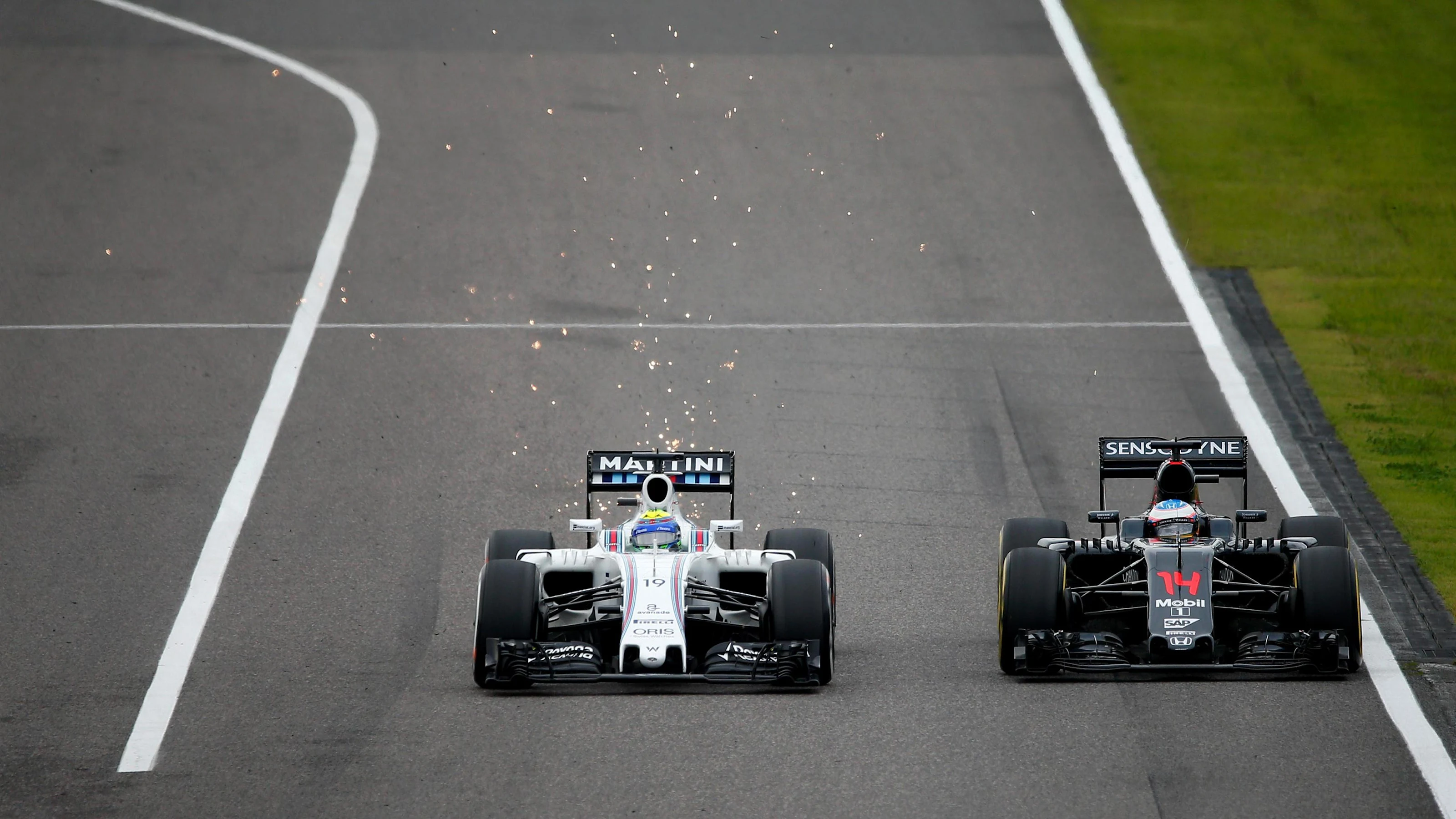 Felipe Massa (BRA) Williams FW38 and Fernando Alonso (ESP) McLaren MP4-31 at Formula One World