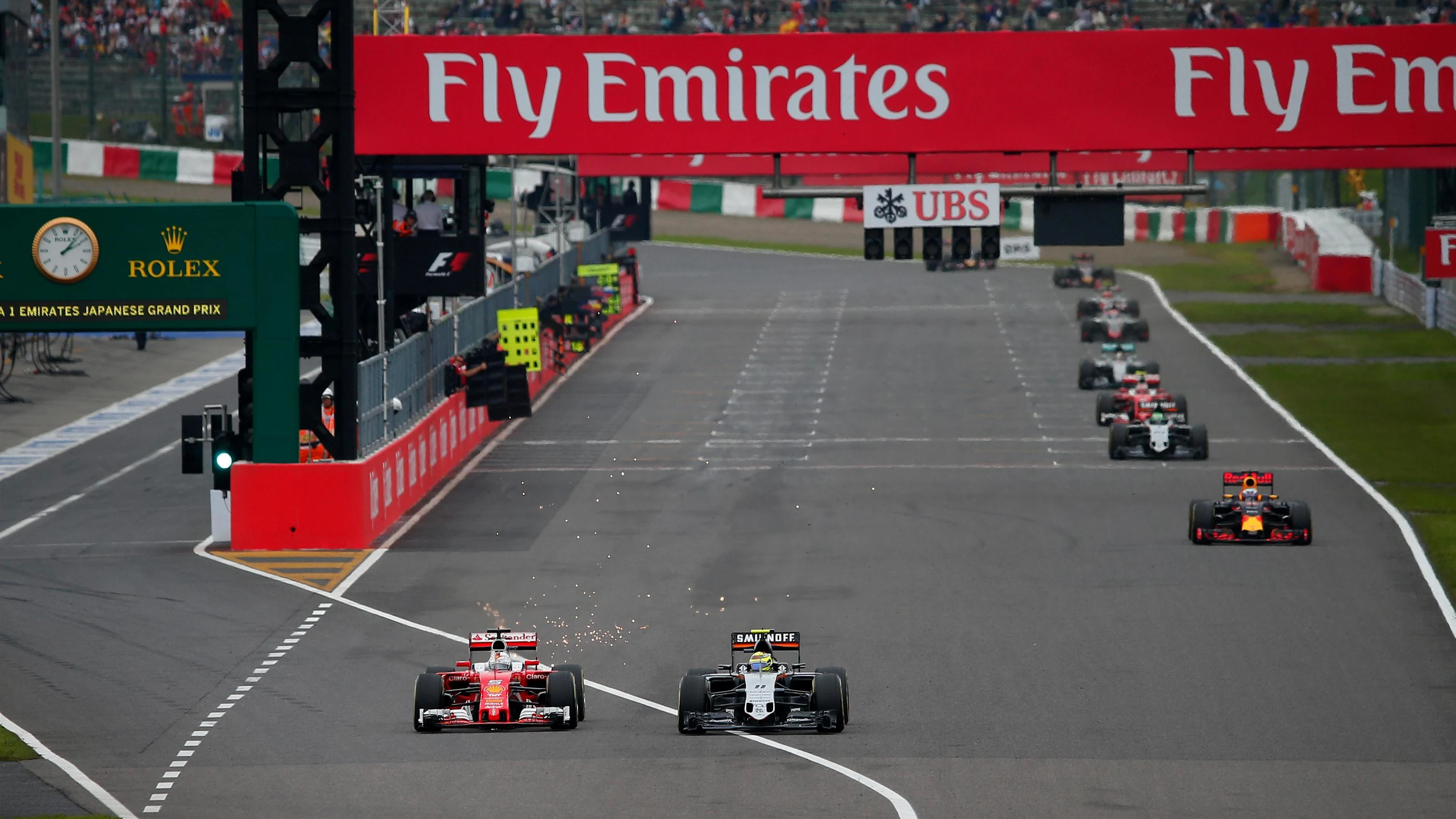 Sebastian Vettel (GER) Ferrari SF16-H and Sergio Perez (MEX) Force India VJM09 battle for position
