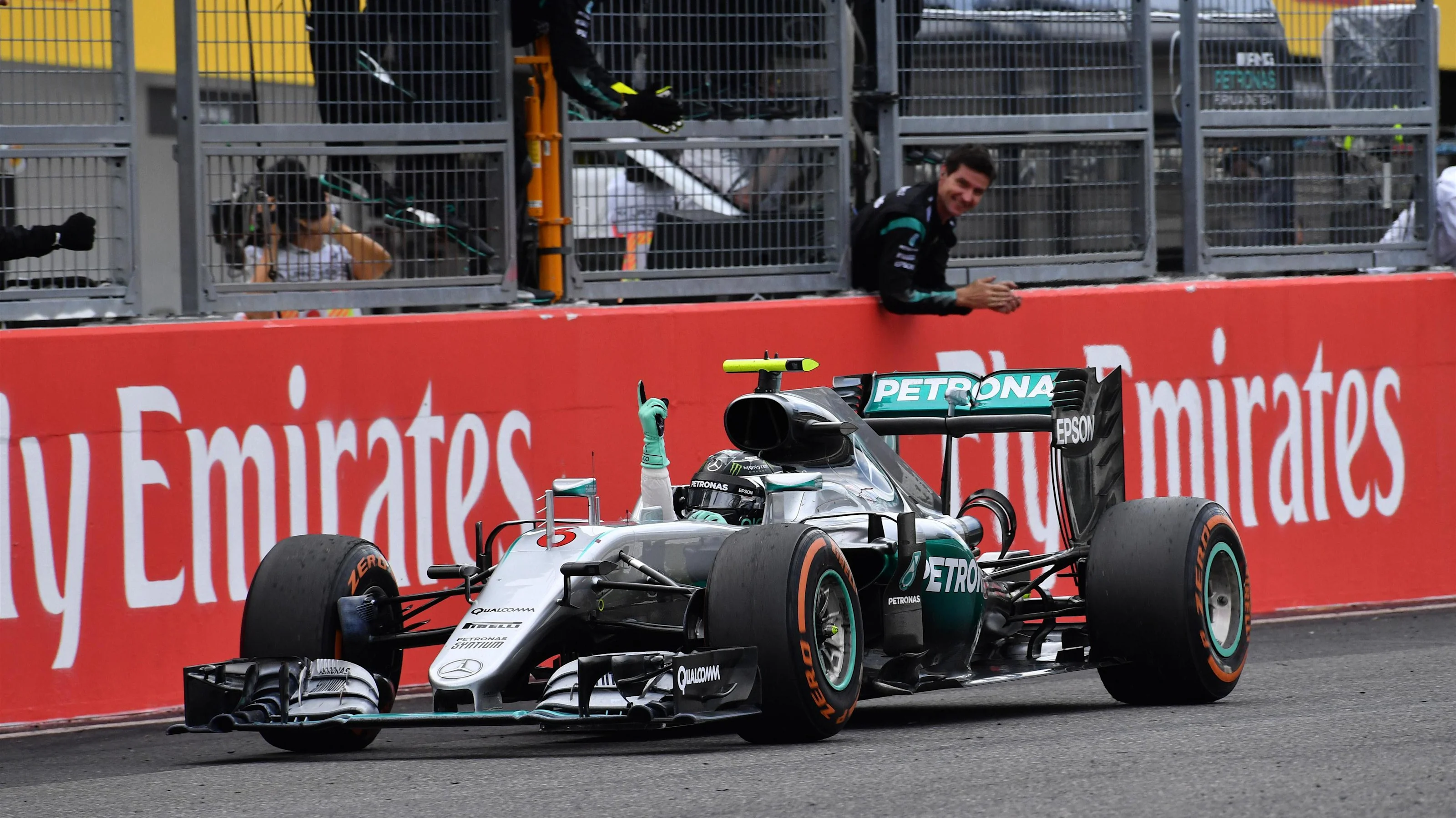 Race winner Nico Rosberg (GER) Mercedes-Benz F1 W07 Hybrid crosses the line at Formula One World