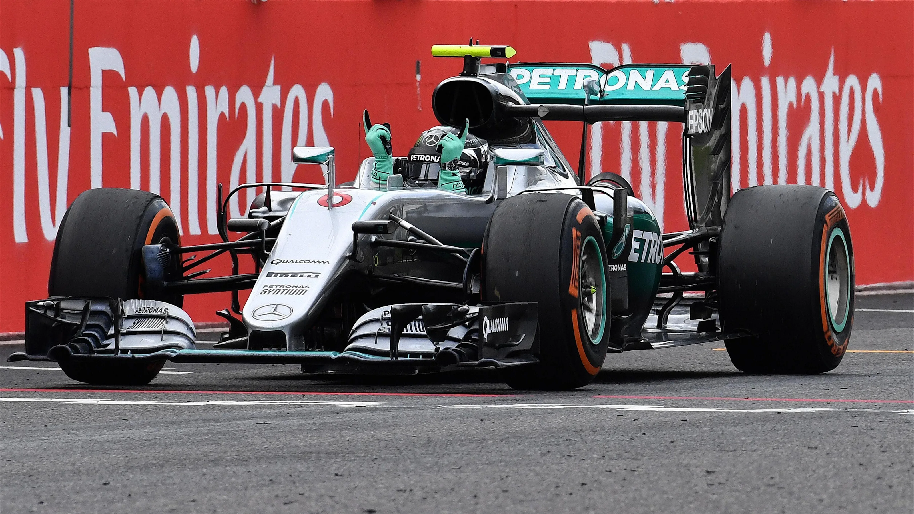 Race winner Nico Rosberg (GER) Mercedes-Benz F1 W07 Hybrid crosses the line at Formula One World