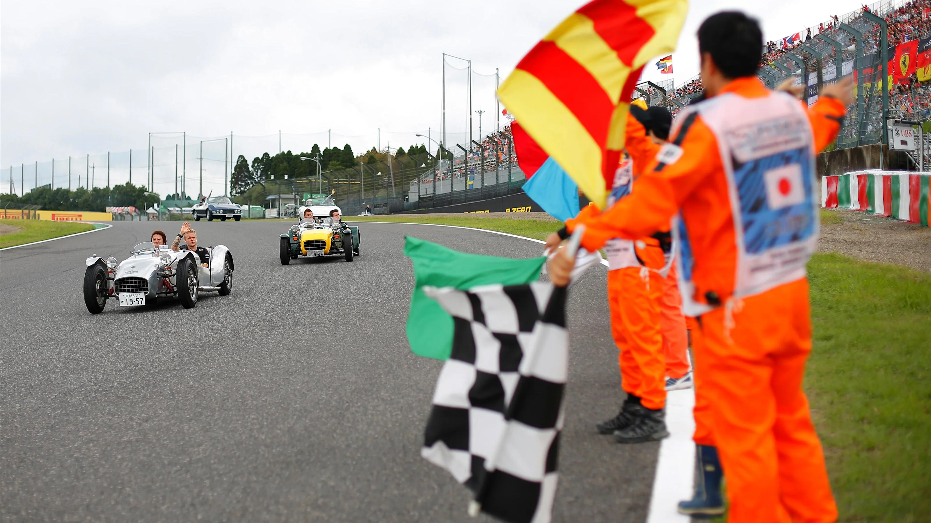 Kevin Magnussen (DEN) Renault Sport F1 Team on the drivers parade at Formula One World