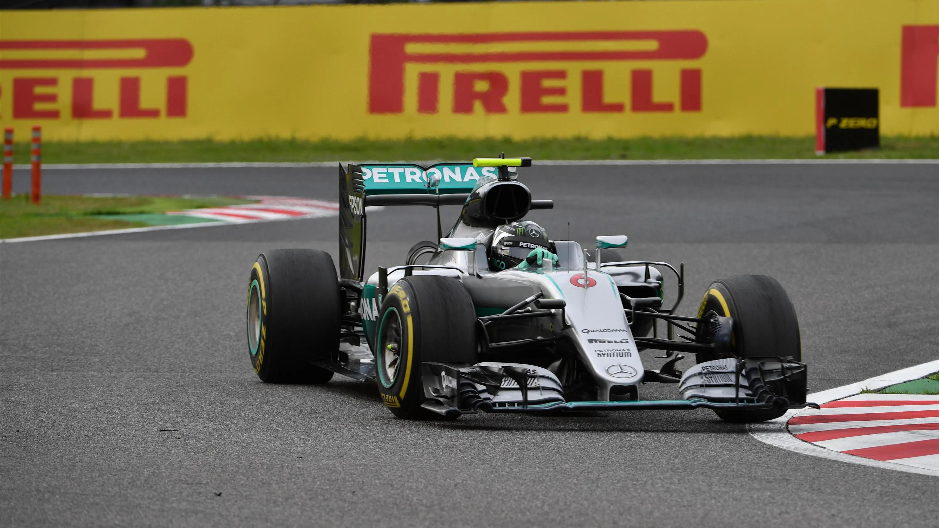 Nico Rosberg (GER) Mercedes-Benz F1 W07 Hybrid at Formula One World Championship, Rd17, Japanese