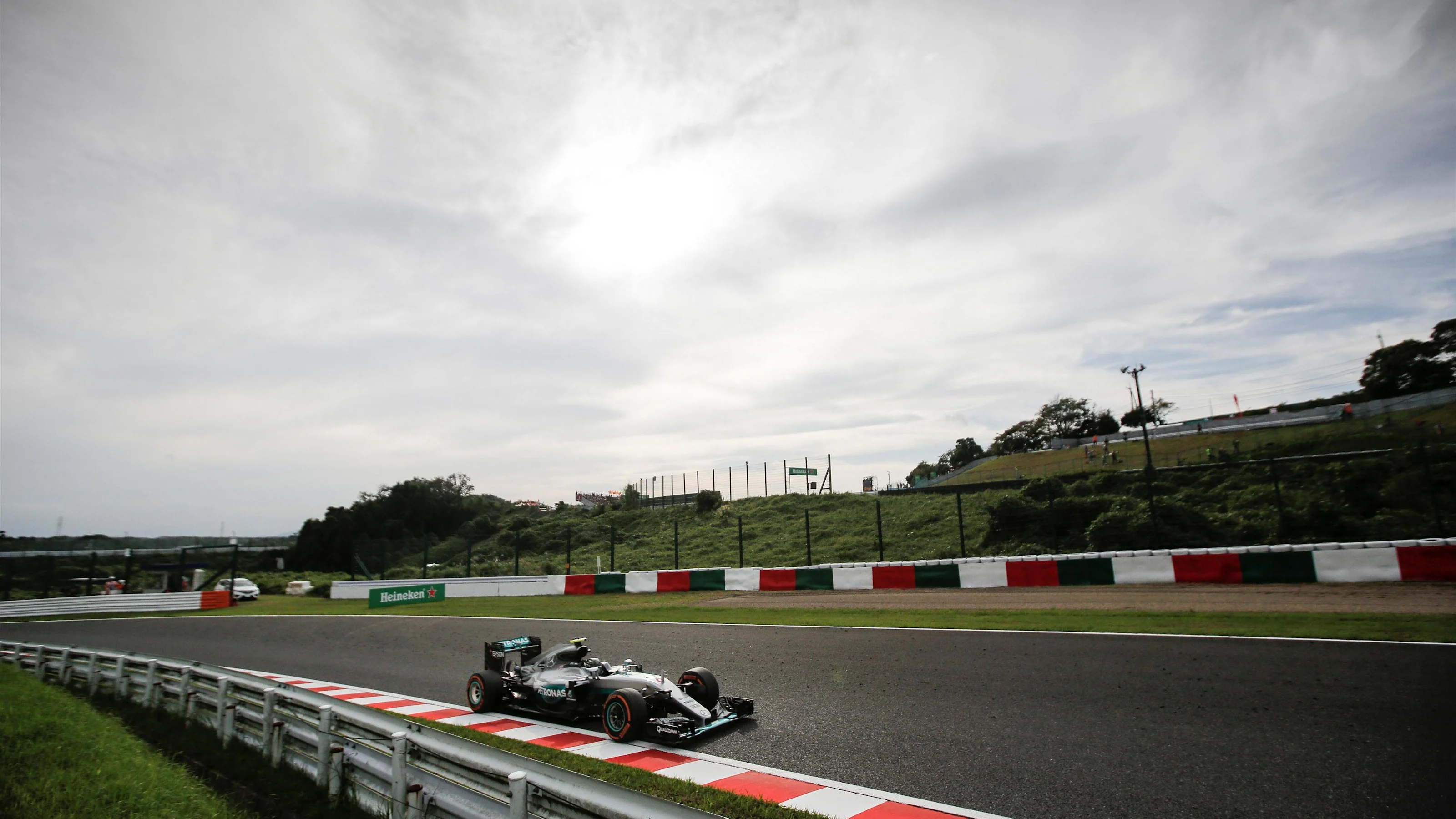 Nico Rosberg (GER) Mercedes-Benz F1 W07 Hybrid at Formula One World Championship, Rd17, Japanese