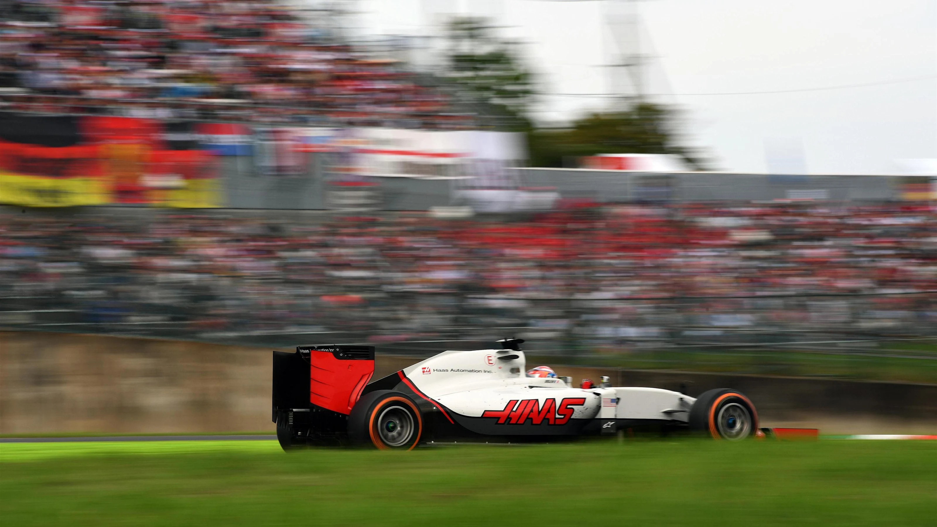 Romain Grosjean (FRA) Haas VF-16 at Formula One World Championship, Rd17, Japanese Grand Prix,