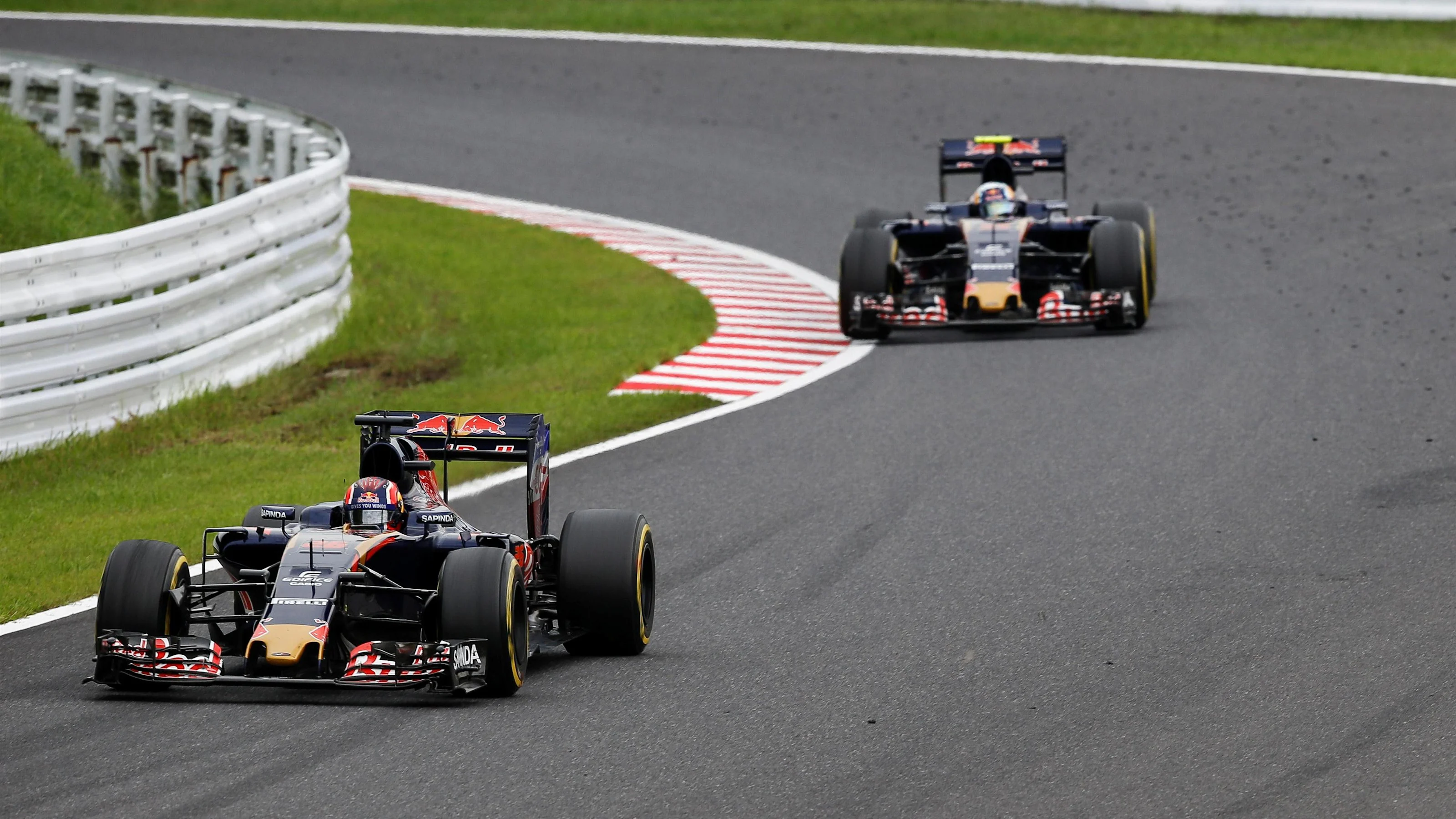 Daniil Kvyat (RUS) Scuderia Toro Rosso STR11 at Formula One World Championship, Rd17, Japanese