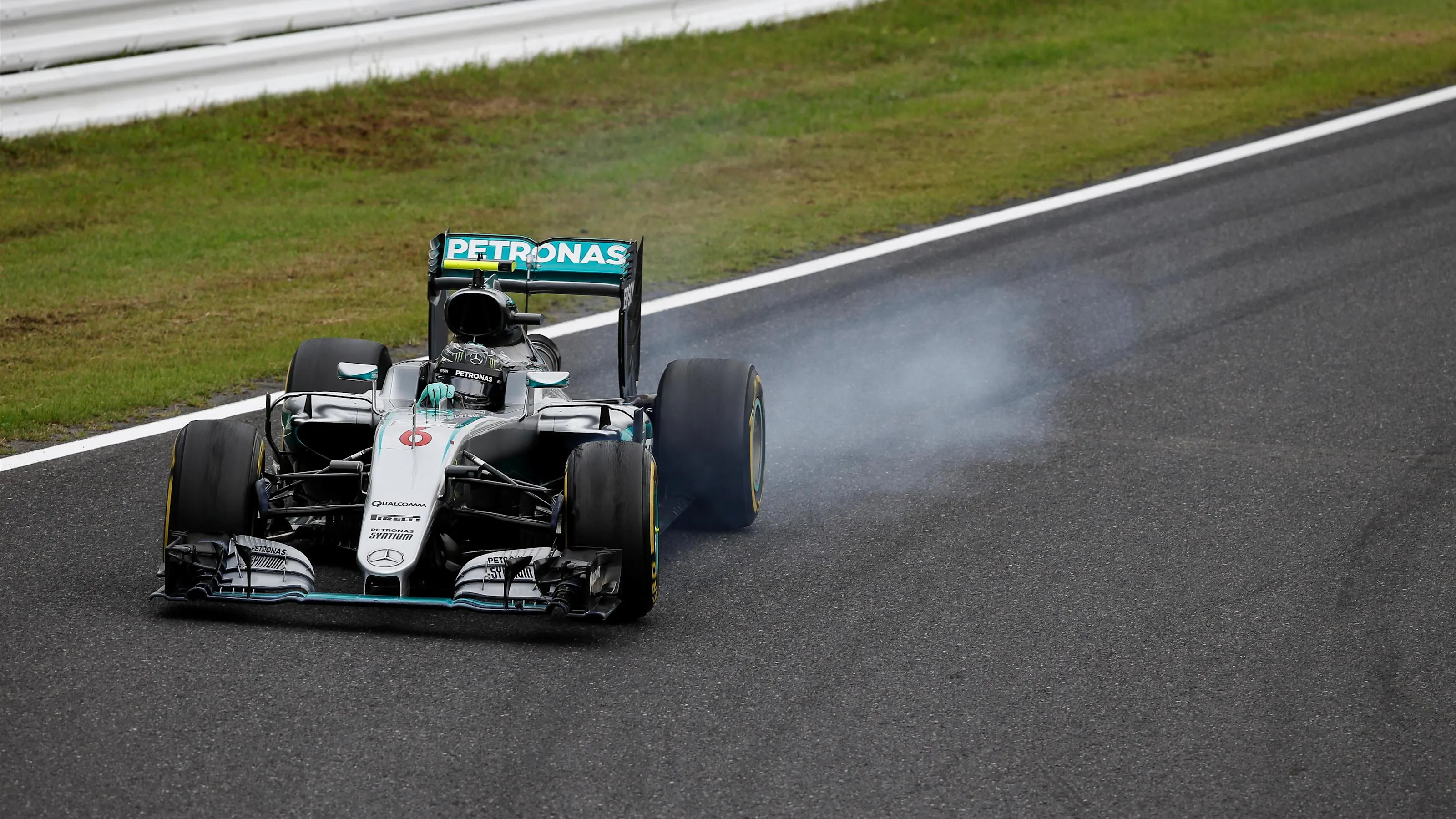 Nico Rosberg (GER) Mercedes-Benz F1 W07 Hybrid locks up at Formula One World Championship, Rd17,