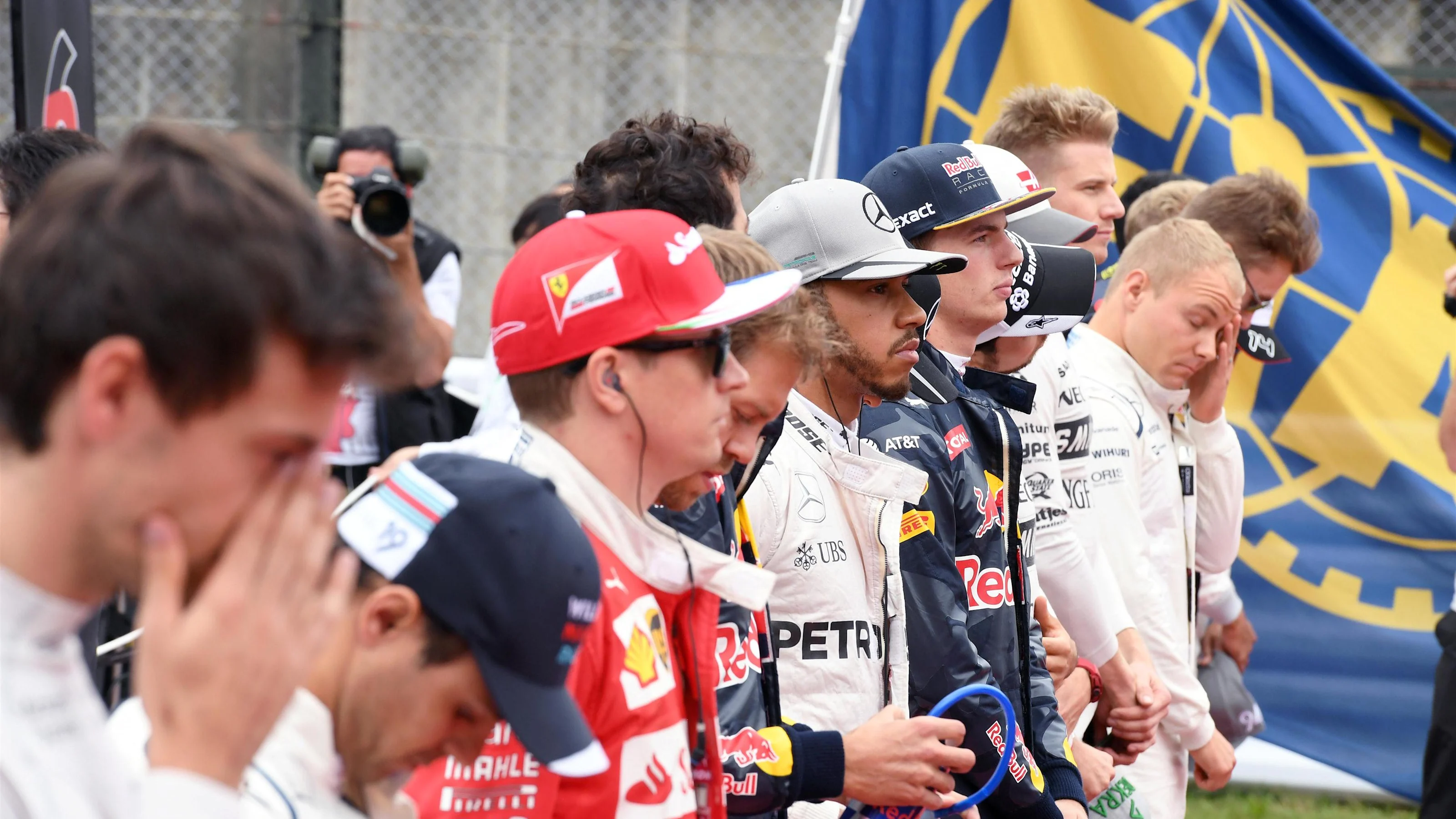 Drivers observe the National Anthem on the grid at Formula One World Championship, Rd17, Japanese