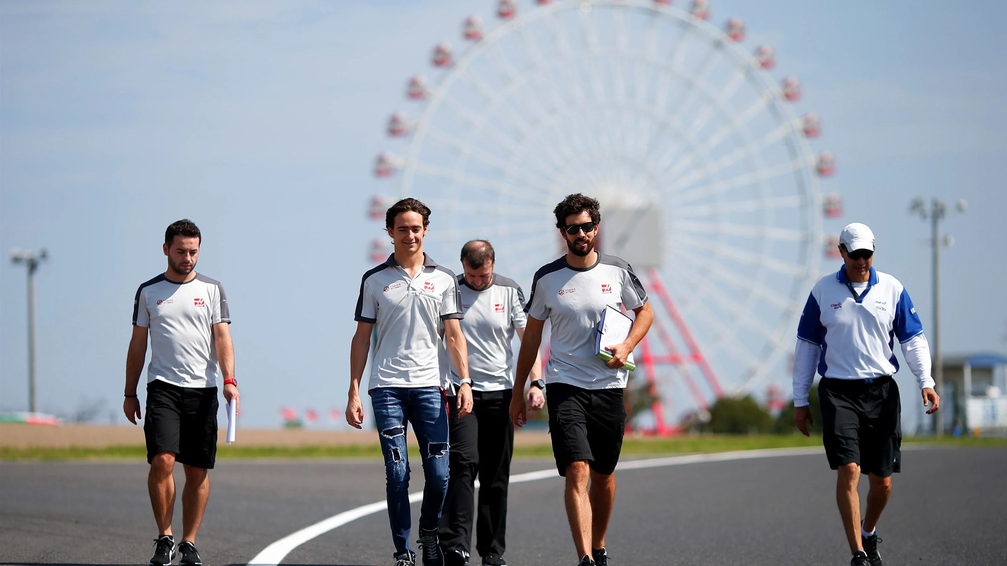 Esteban Gutierrez (MEX) Haas F1 walks the track at Formula One World Championship, Rd17, Japanese