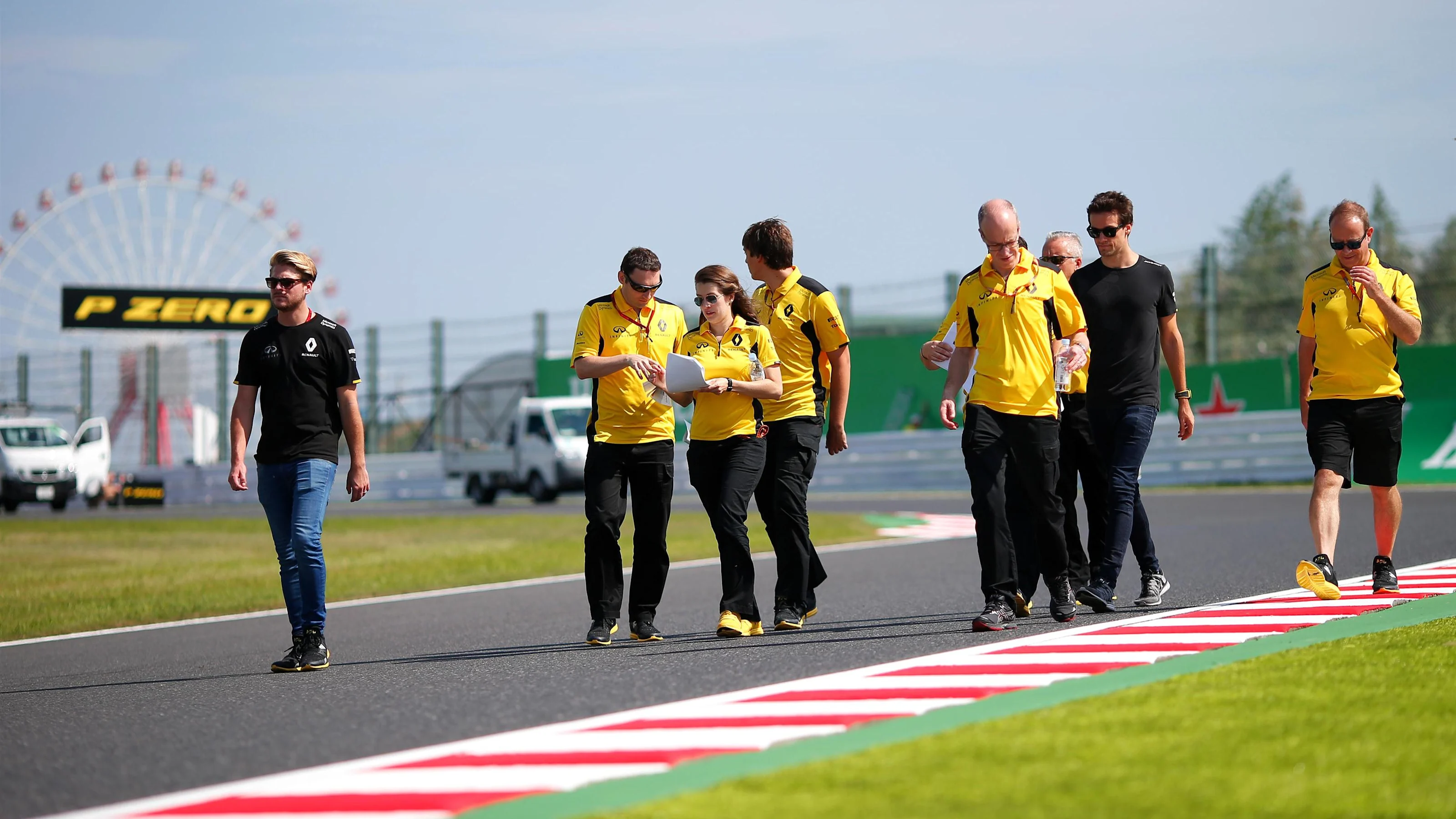 Jolyon Palmer (GBR) Renault Sport F1 Team walks the track at Formula One World Championship, Rd17,