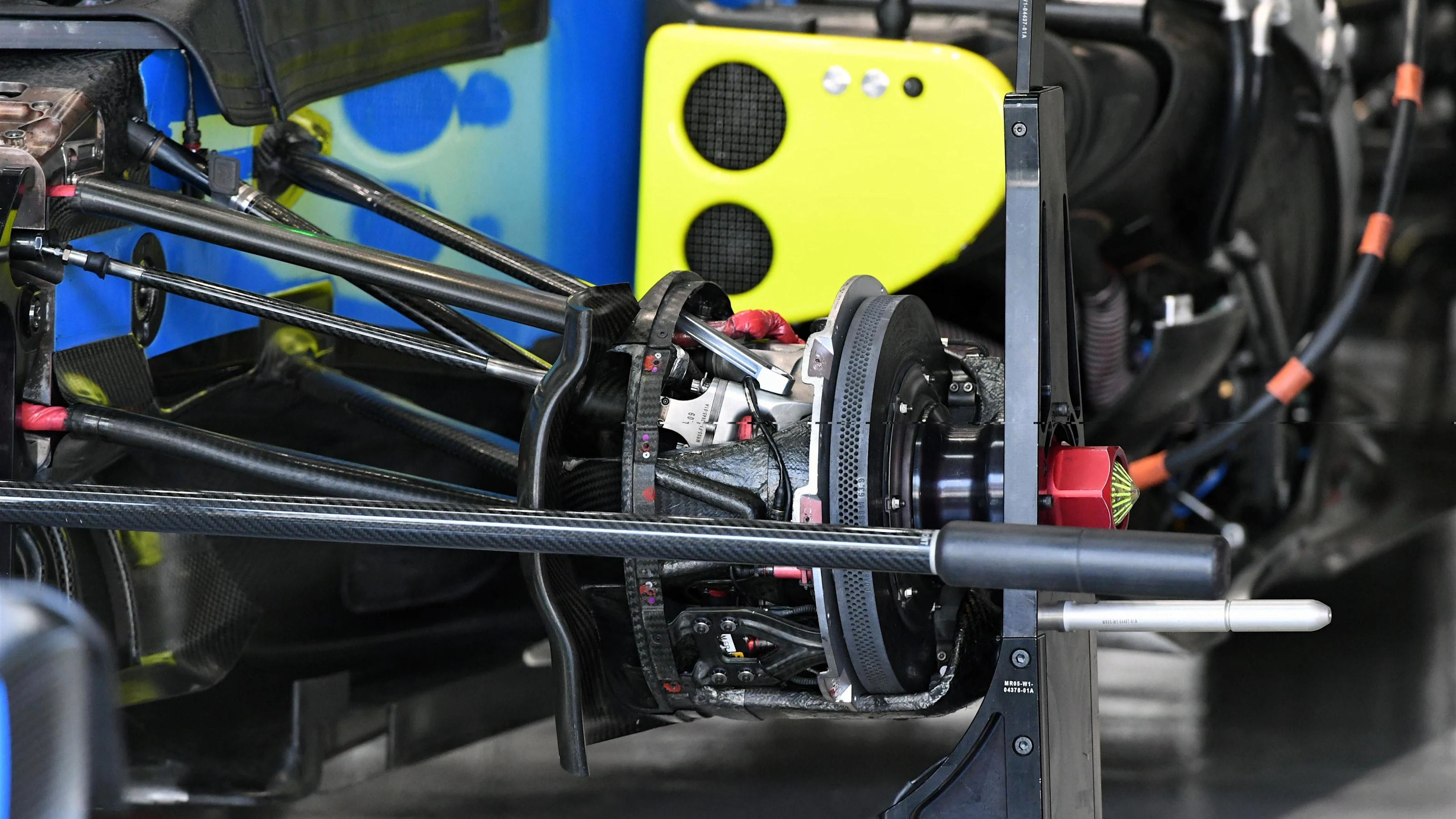 Manor Racing MRT05 front brake and wheel hub detail at Formula One World Championship, Rd17,