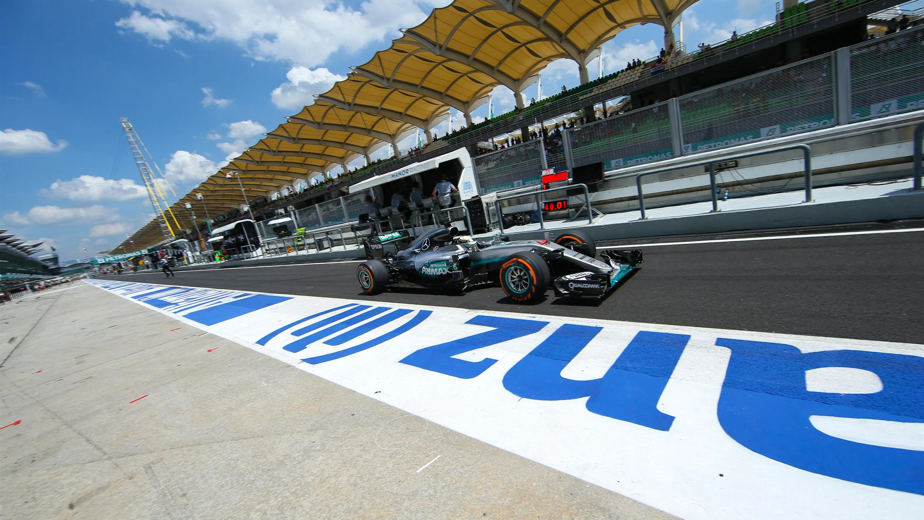 Lewis Hamilton (GBR) Mercedes-Benz F1 W07 Hybrid at Formula One World Championship, Rd16, Malaysian