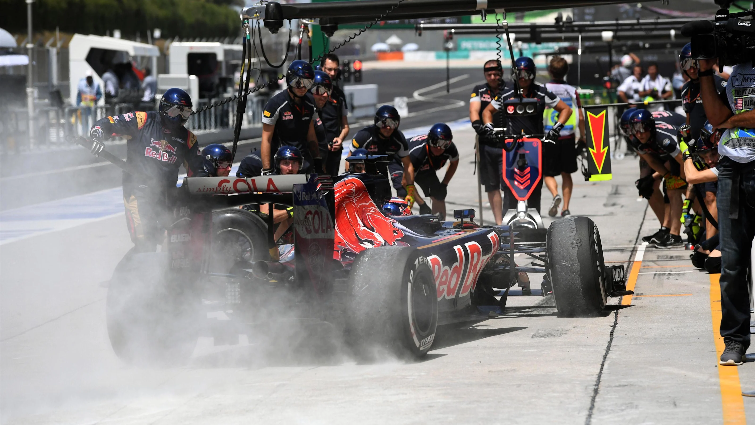 Daniil Kvyat (RUS) Scuderia Toro Rosso STR11 at Formula One World Championship, Rd16, Malaysian