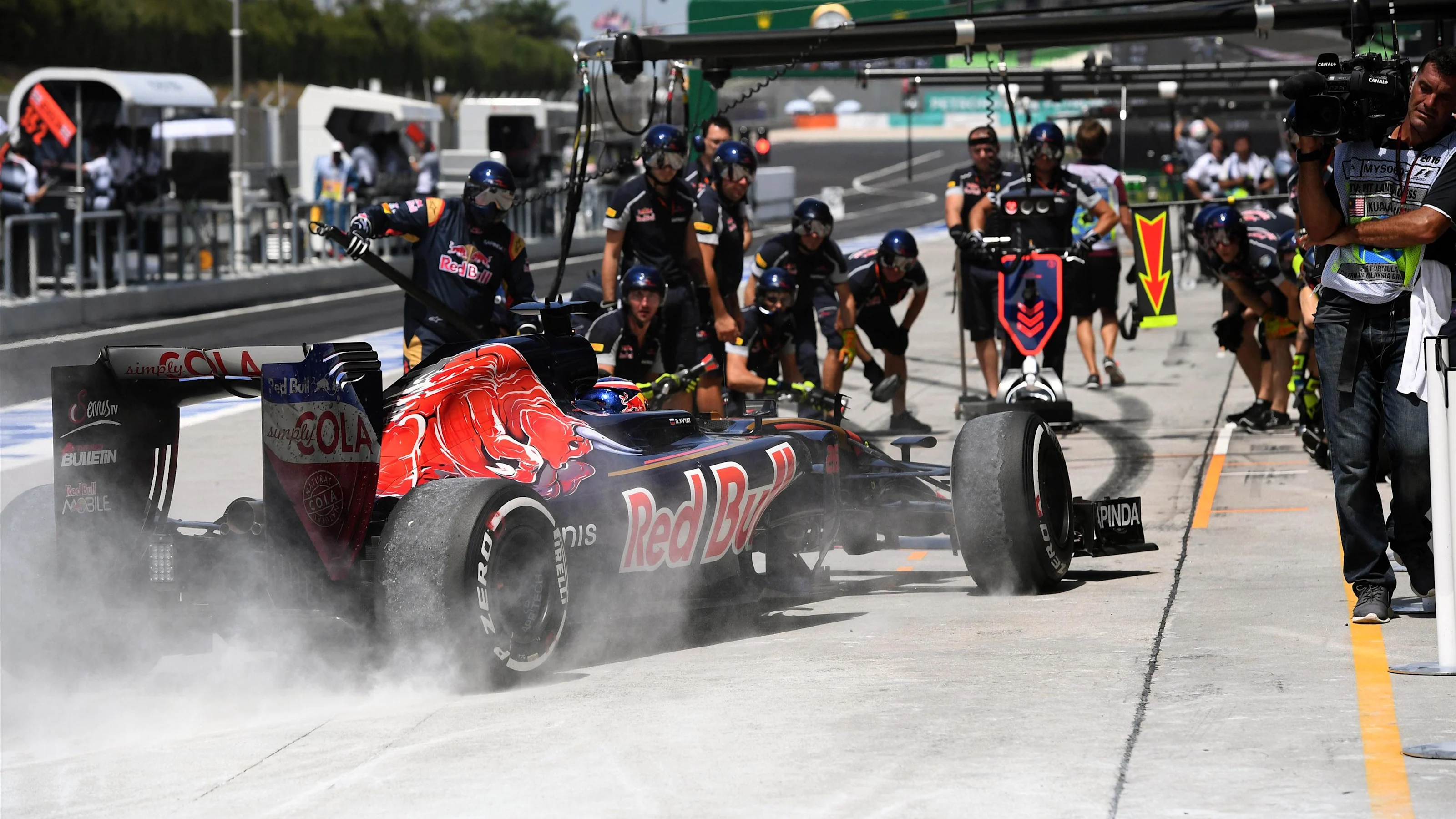 Daniil Kvyat (RUS) Scuderia Toro Rosso STR11 at Formula One World Championship, Rd16, Malaysian