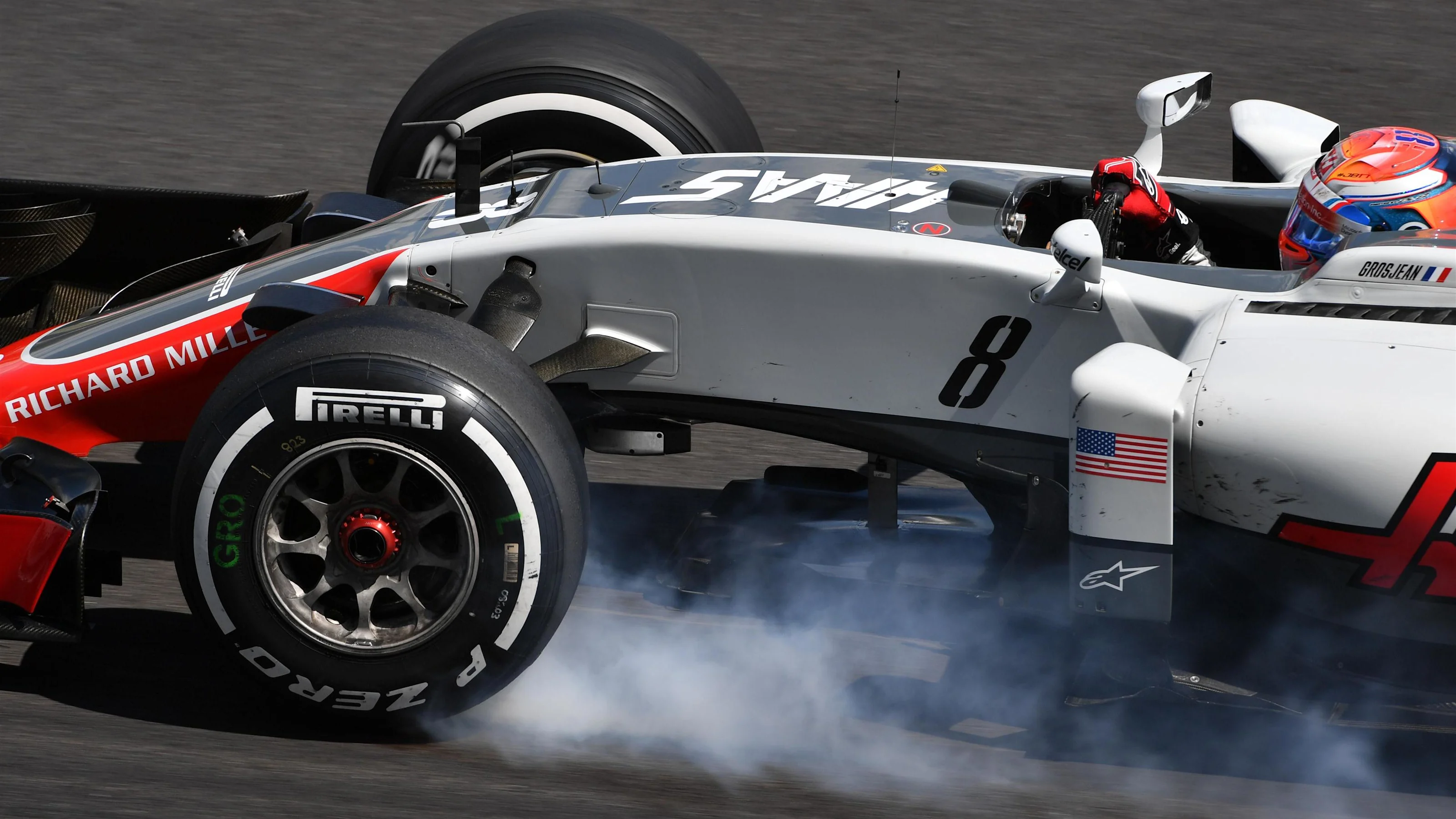 Romain Grosjean (FRA) Haas VF-16 locks up at Formula One World Championship, Rd16, Malaysian Grand