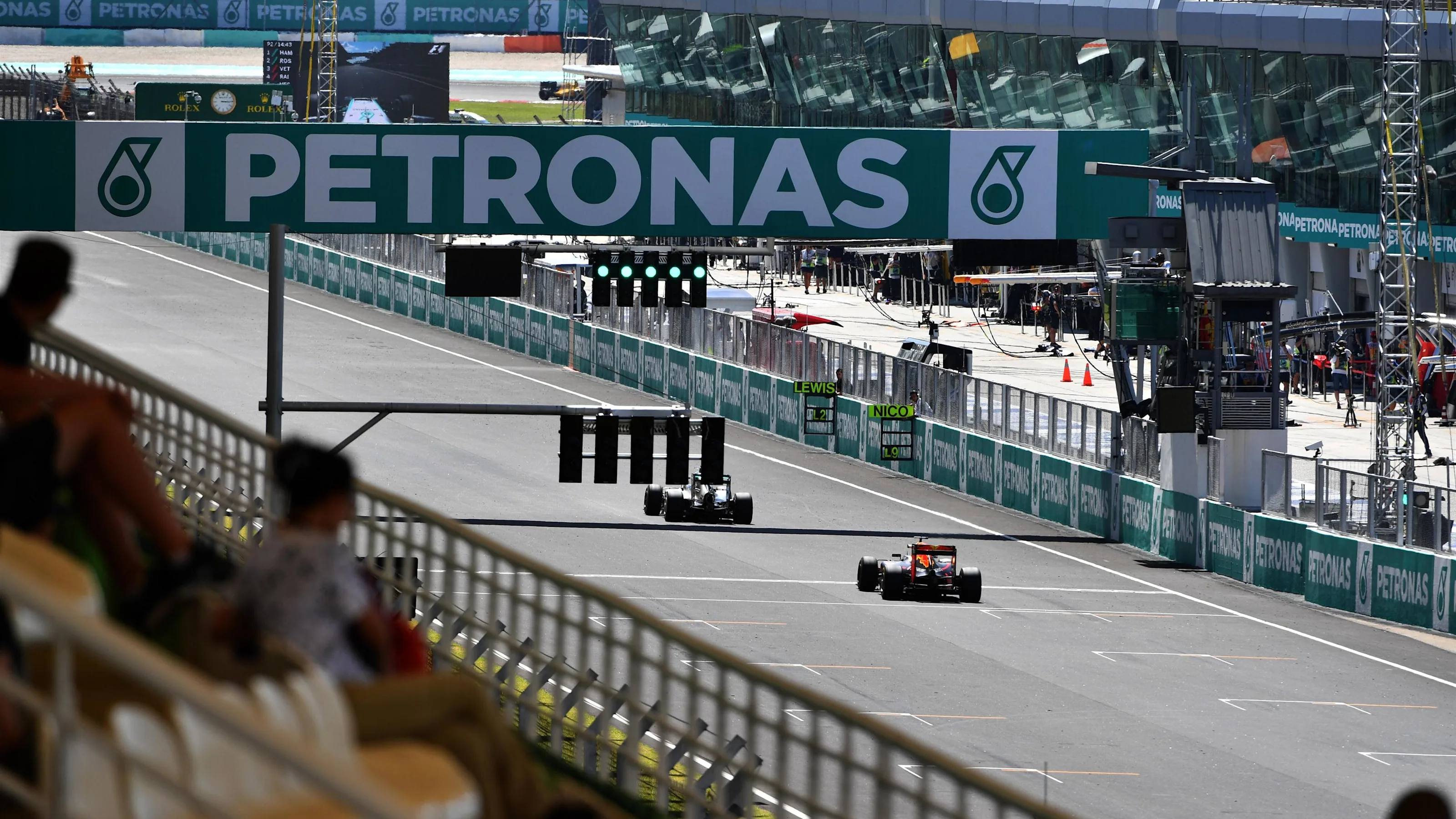 Daniel Ricciardo (AUS) Red Bull Racing RB12 at Formula One World Championship, Rd16, Malaysian