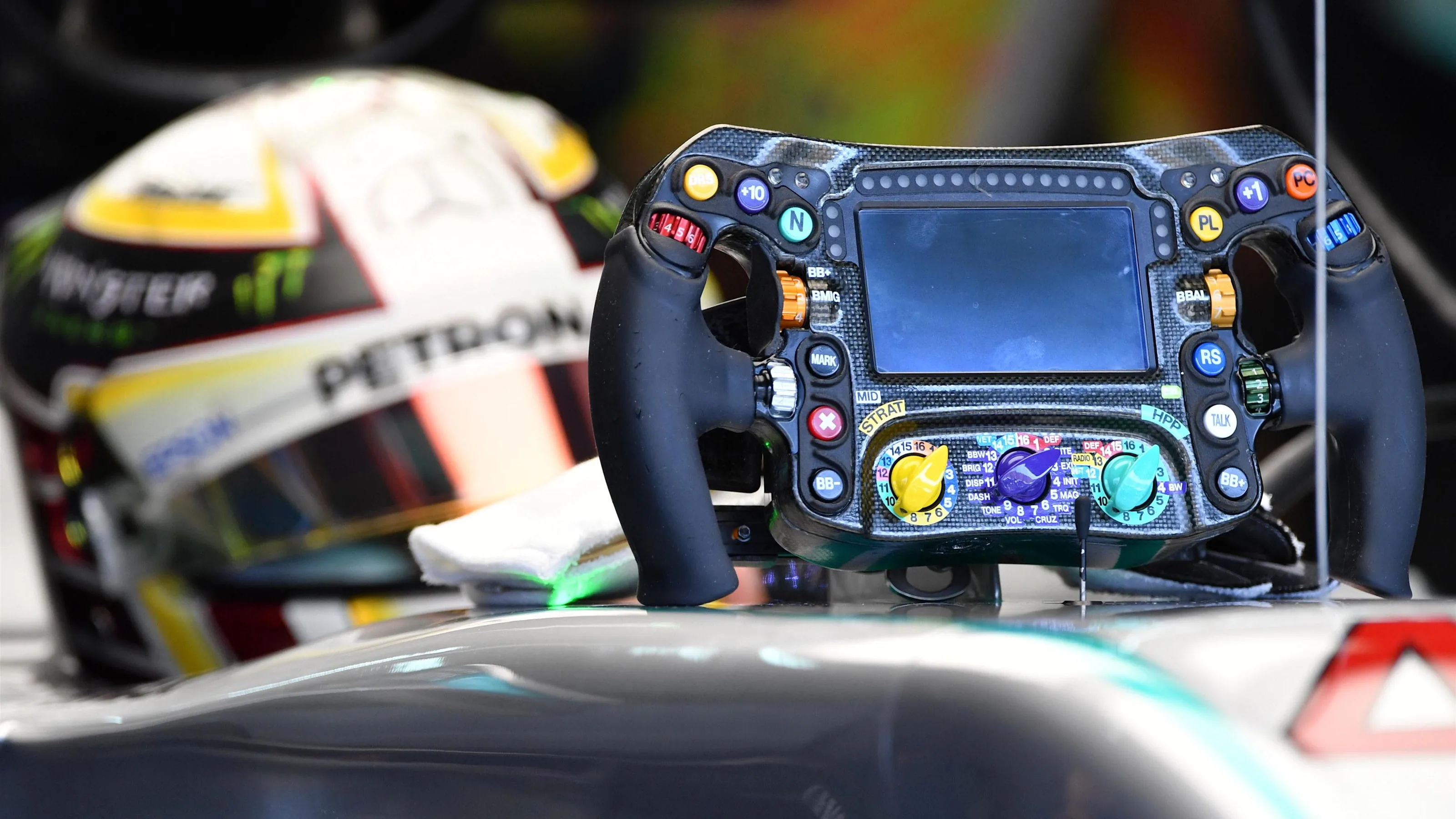 Lewis Hamilton (GBR) Mercedes-Benz F1 W07 Hybrid steering wheel at Formula One World Championship,