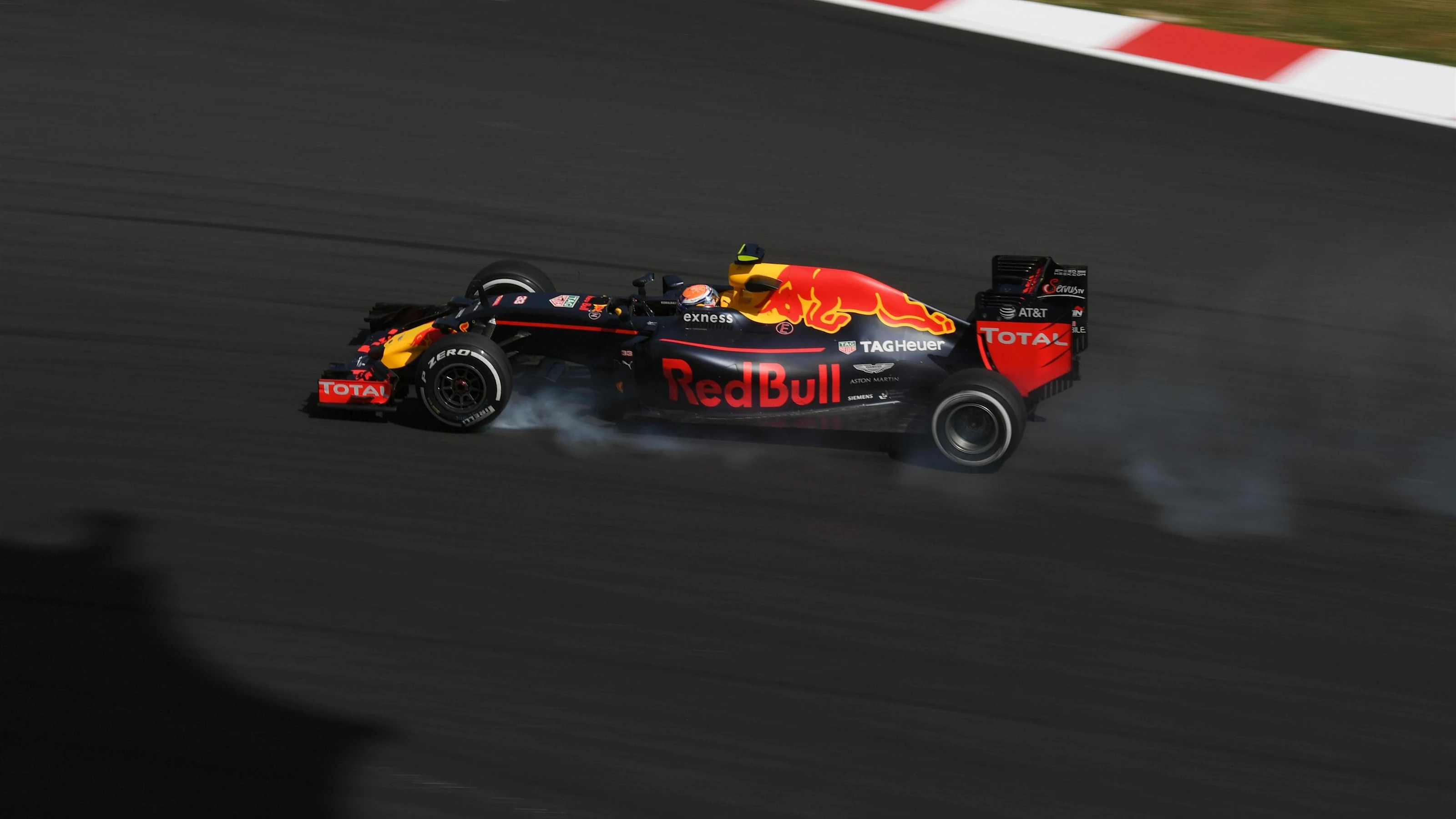 Max Verstappen (NED) Red Bull Racing RB12 locks up at Formula One World Championship, Rd16,