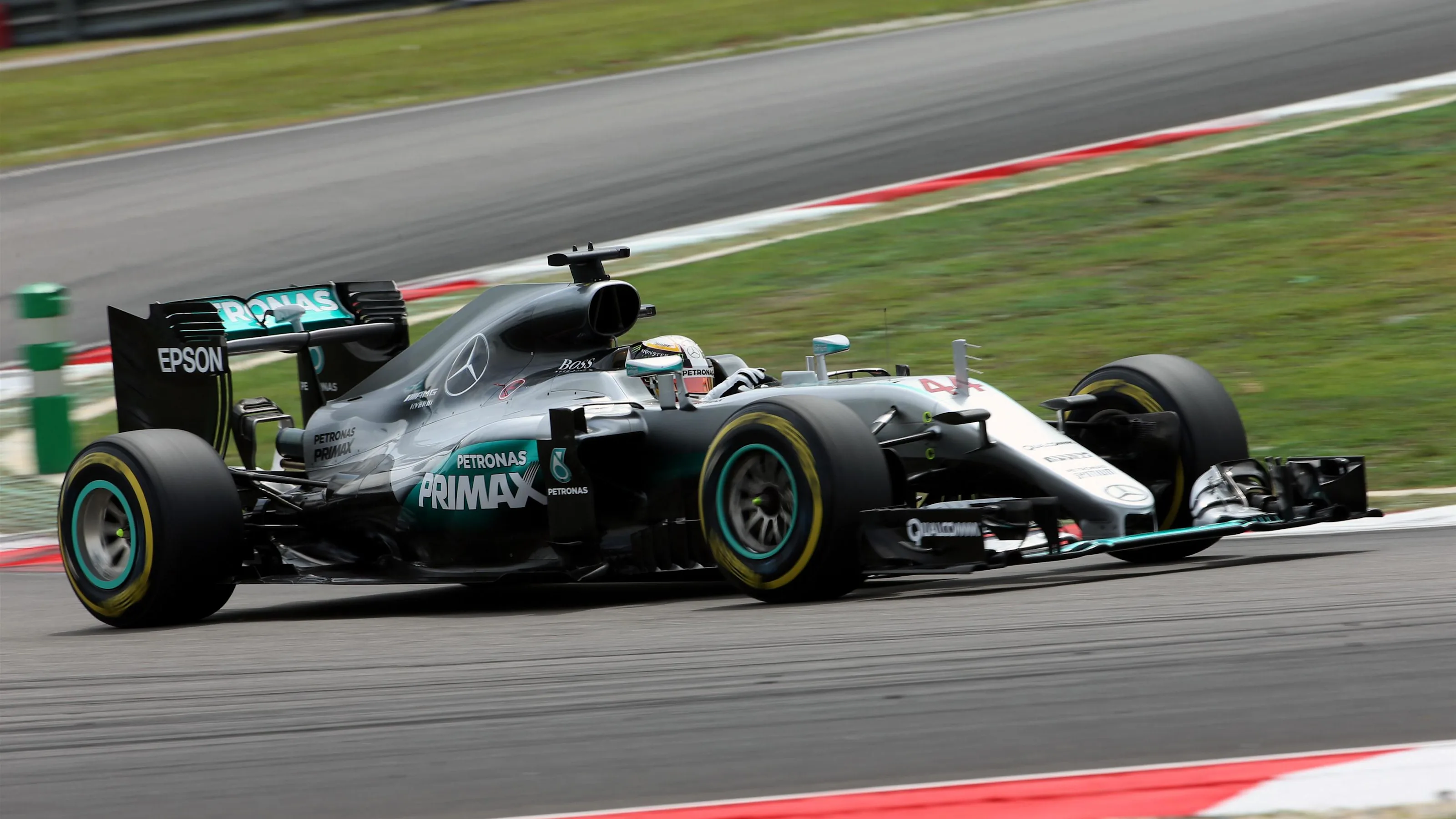 Lewis Hamilton (GBR) Mercedes-Benz F1 W07 Hybrid at Formula One World Championship, Rd16, Malaysian