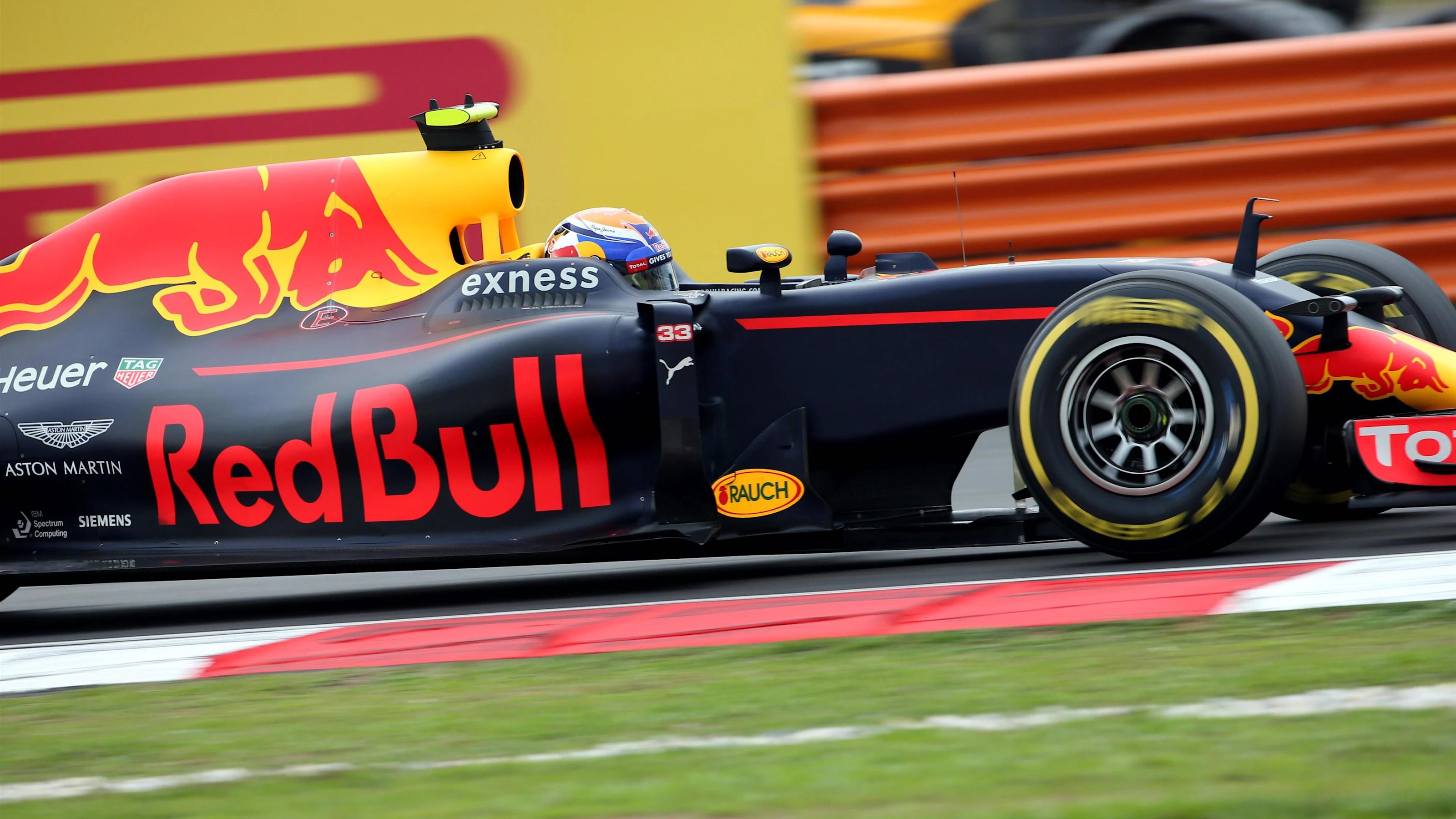 Max Verstappen (NED) Red Bull Racing RB12 at Formula One World Championship, Rd16, Malaysian Grand
