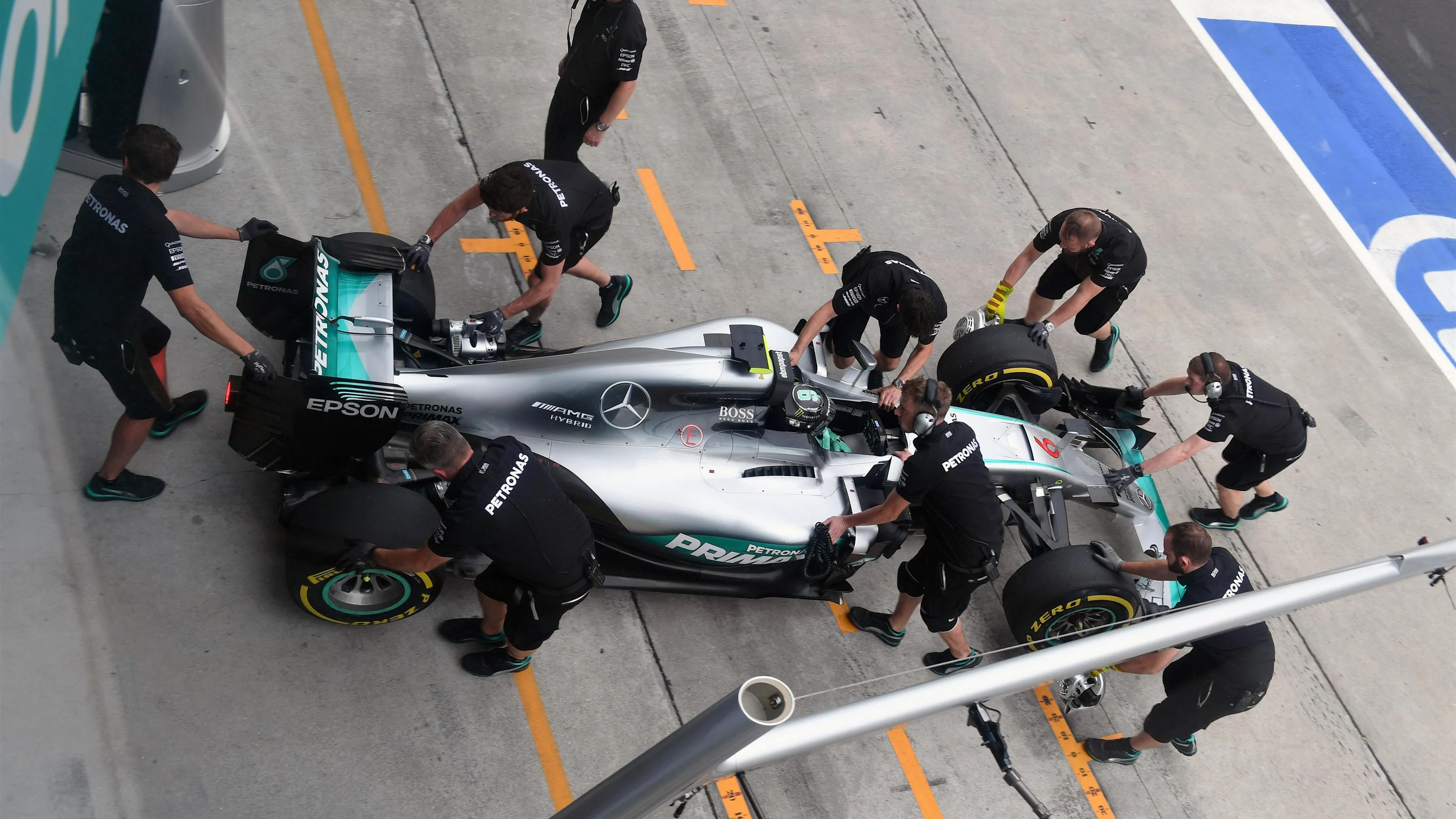 Nico Rosberg (GER) Mercedes-Benz F1 W07 Hybrid at Formula One World Championship, Rd16, Malaysian