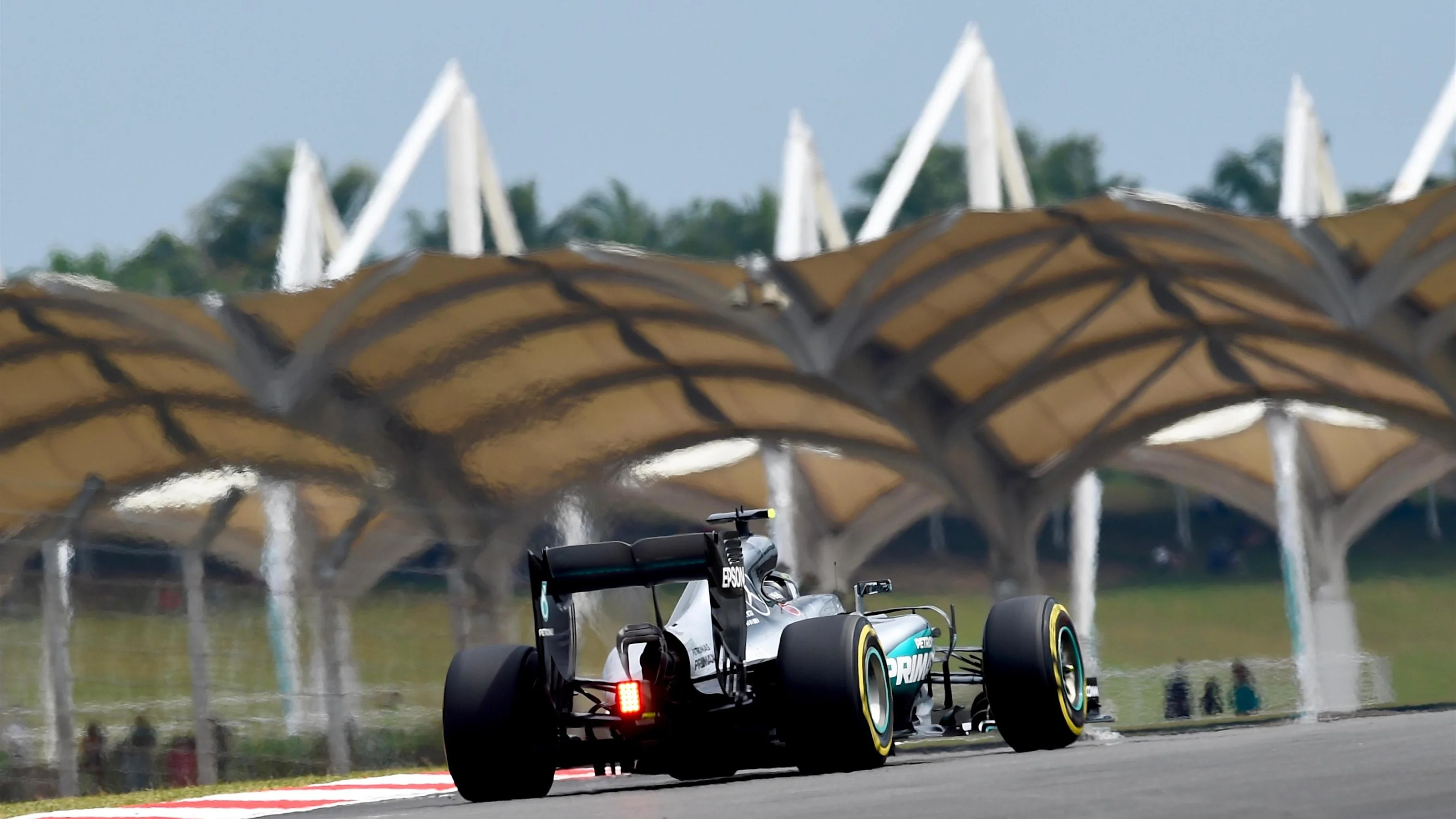 Nico Rosberg (GER) Mercedes-Benz F1 W07 Hybrid at Formula One World Championship, Rd16, Malaysian