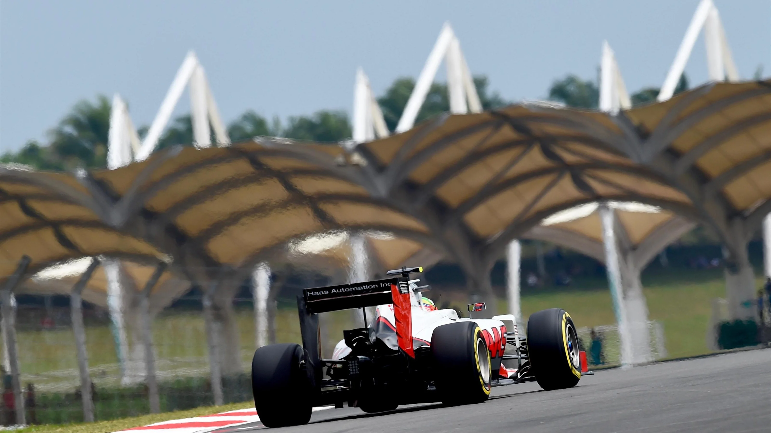 Esteban Gutierrez (MEX) Haas VF-16 at Formula One World Championship, Rd16, Malaysian Grand Prix,