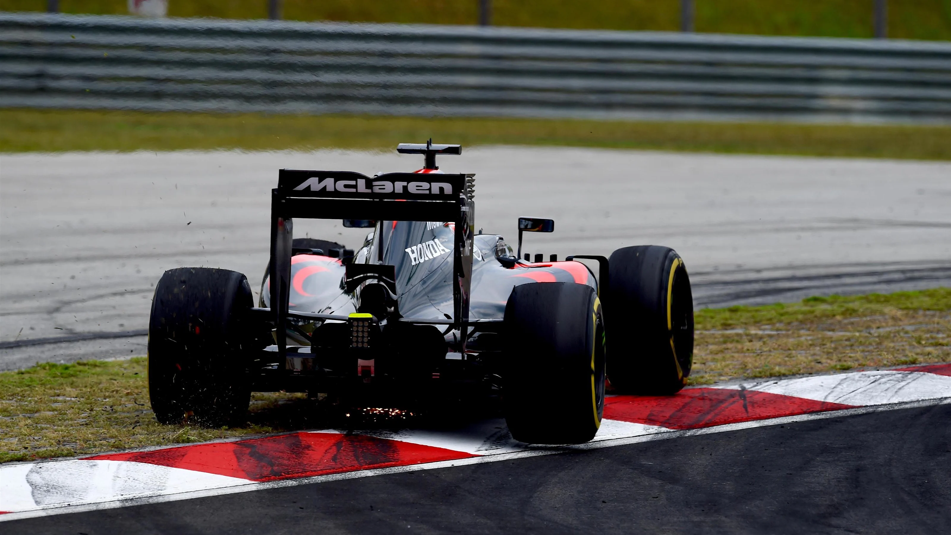 Fernando Alonso (ESP) McLaren MP4-31 runs wide at Formula One World Championship, Rd16, Malaysian