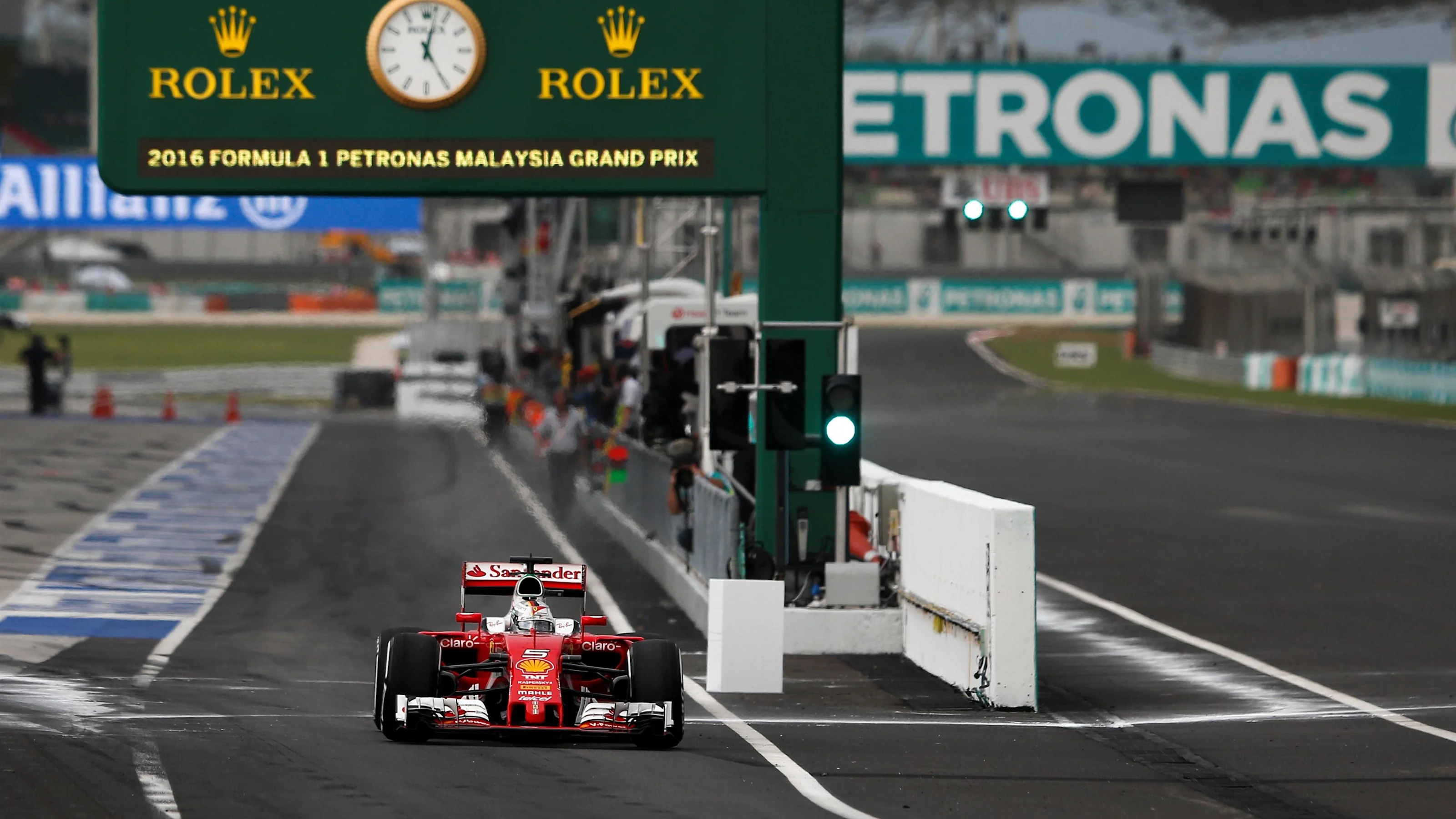 Sebastian Vettel (GER) Ferrari SF16-H at Formula One World Championship, Rd16, Malaysian Grand