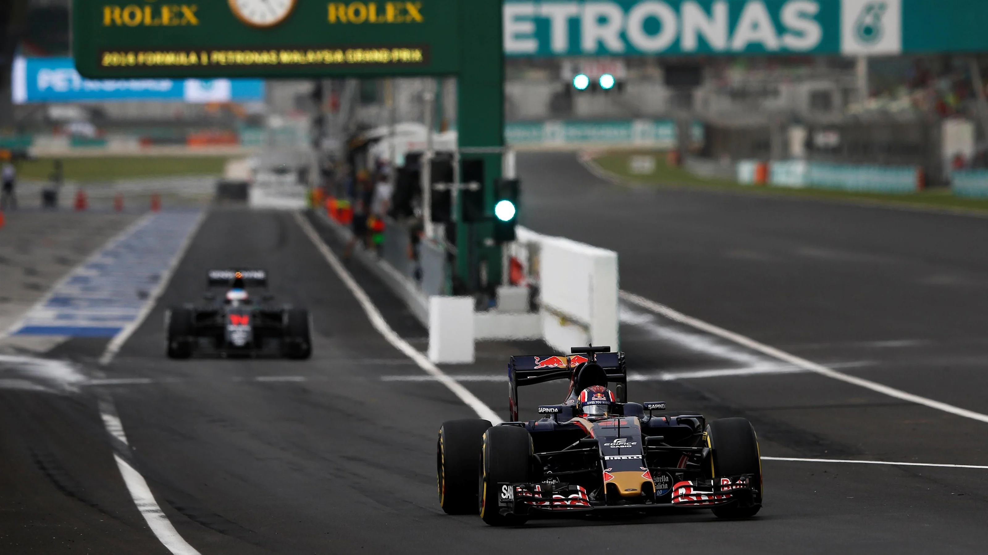 Daniil Kvyat (RUS) Scuderia Toro Rosso STR11 at Formula One World Championship, Rd16, Malaysian