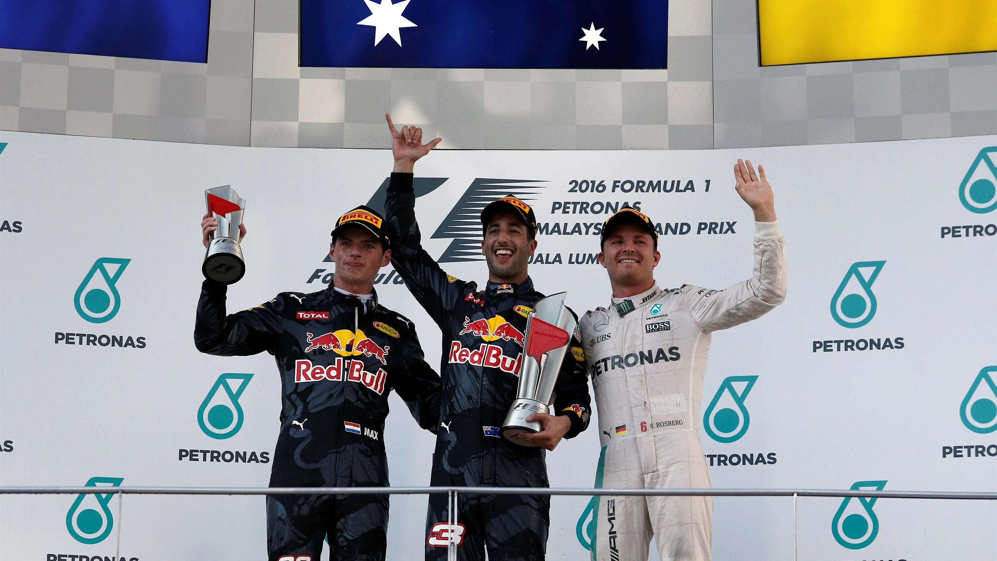 Race winner Daniel Ricciardo (AUS) Red Bull Racing celebrates on the podium with the trophy