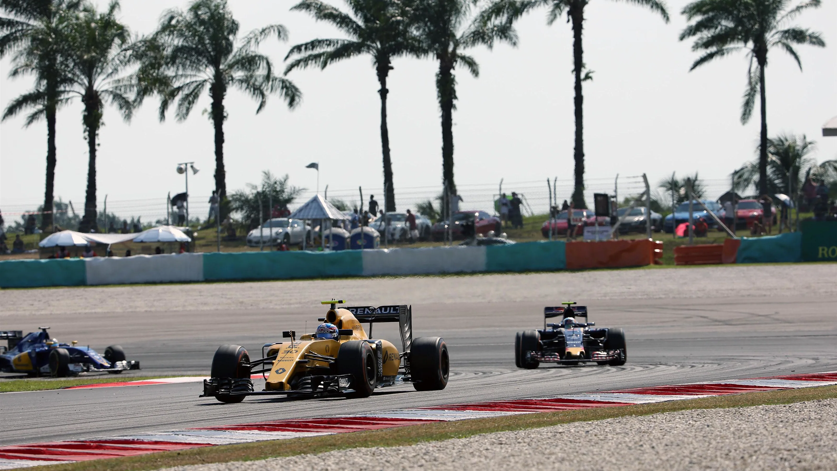 Jolyon Palmer (GBR) Renault Sport F1 Team RS16 at Formula One World Championship, Rd16, Malaysian