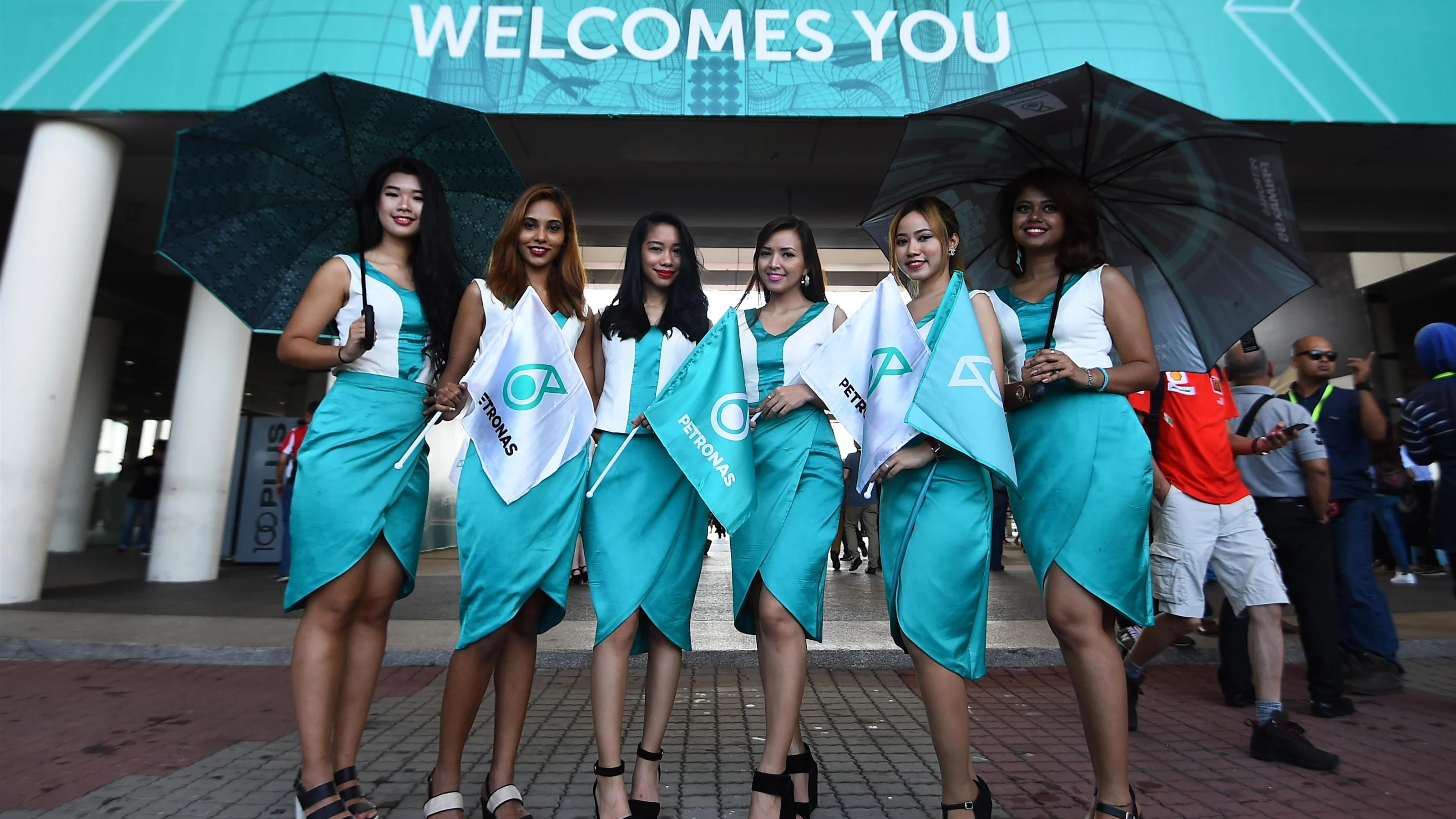 Girls at Formula One World Championship, Rd16, Malaysian Grand Prix, Race, Sepang, Malaysia, Sunday
