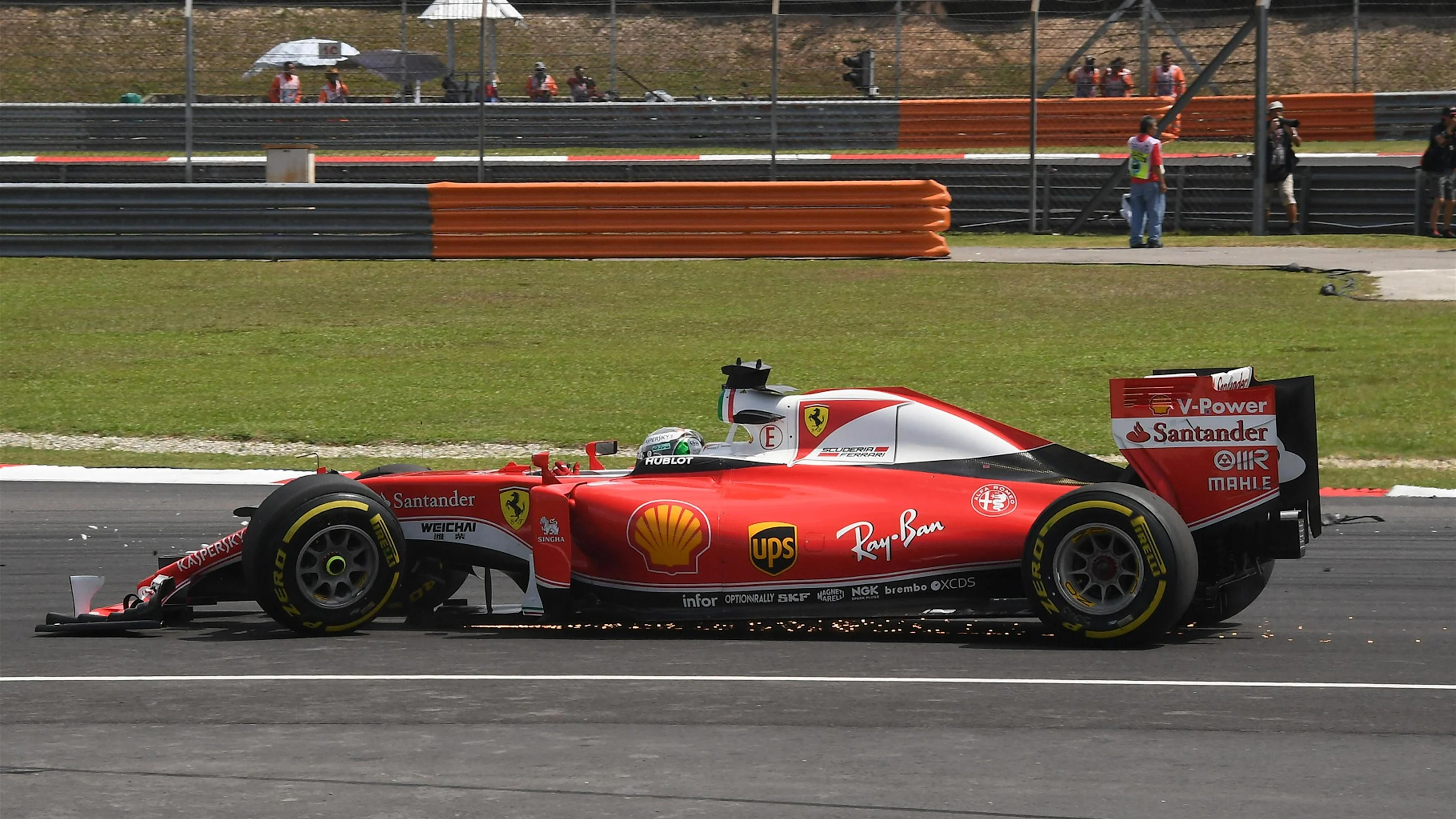 Sebastian Vettel (GER) Ferrari SF16-H with damage at the start of the race at Formula One World