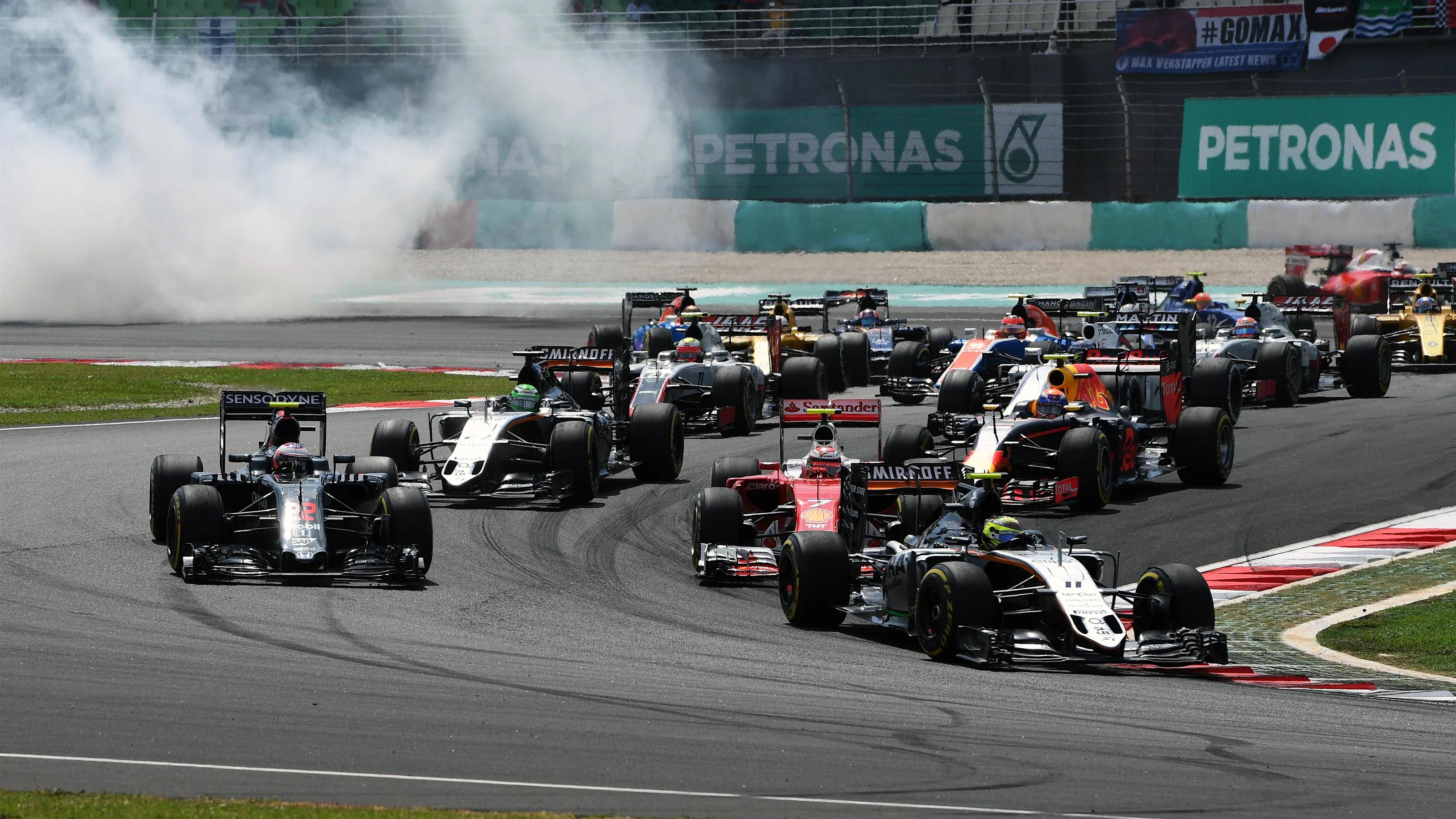 Sergio Perez (MEX) Force India VJM09 at the start of the race at Formula One World Championship,