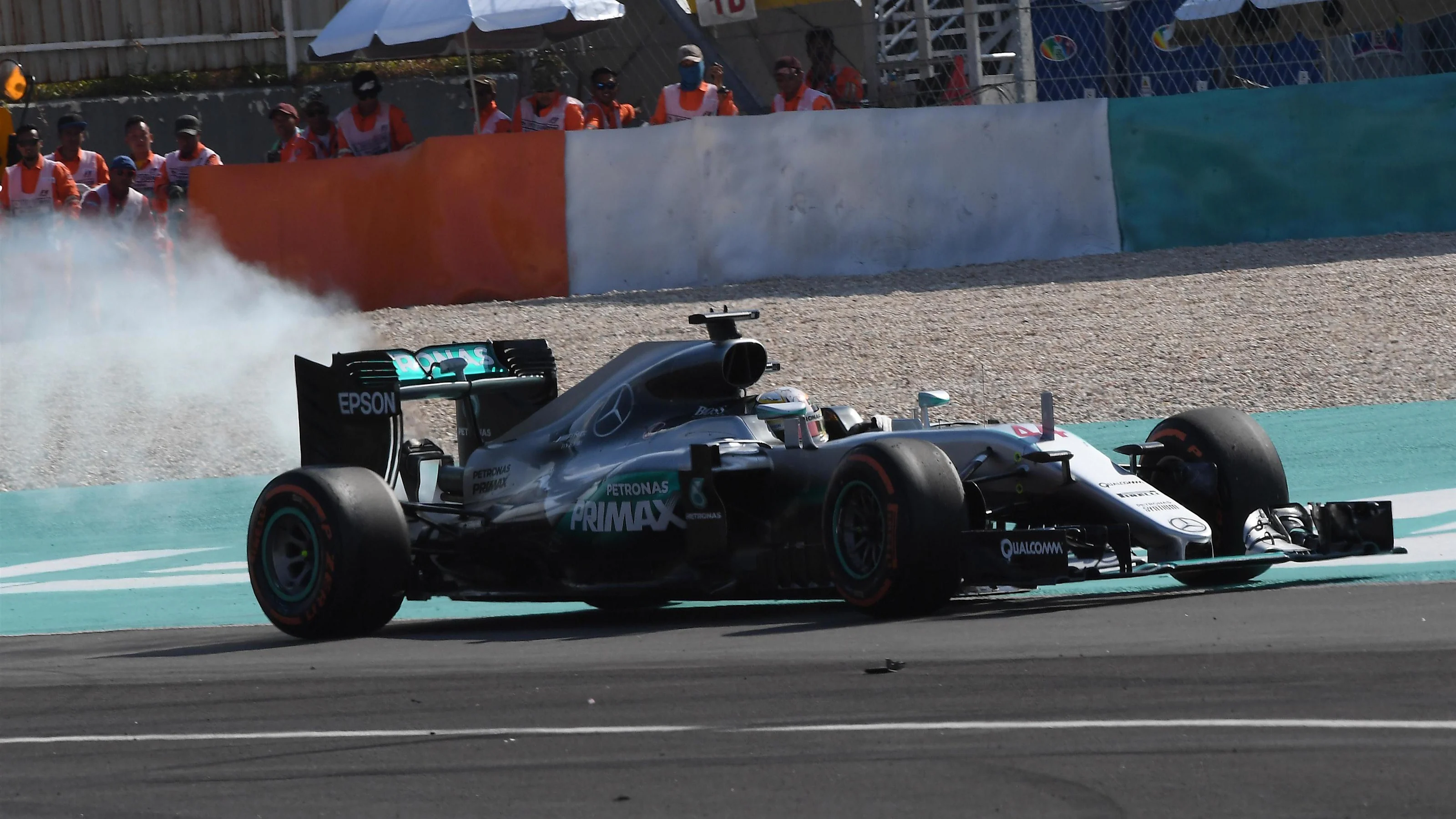Lewis Hamilton (GBR) Mercedes-Benz F1 W07 Hybrid suffers an engine failure at Formula One World