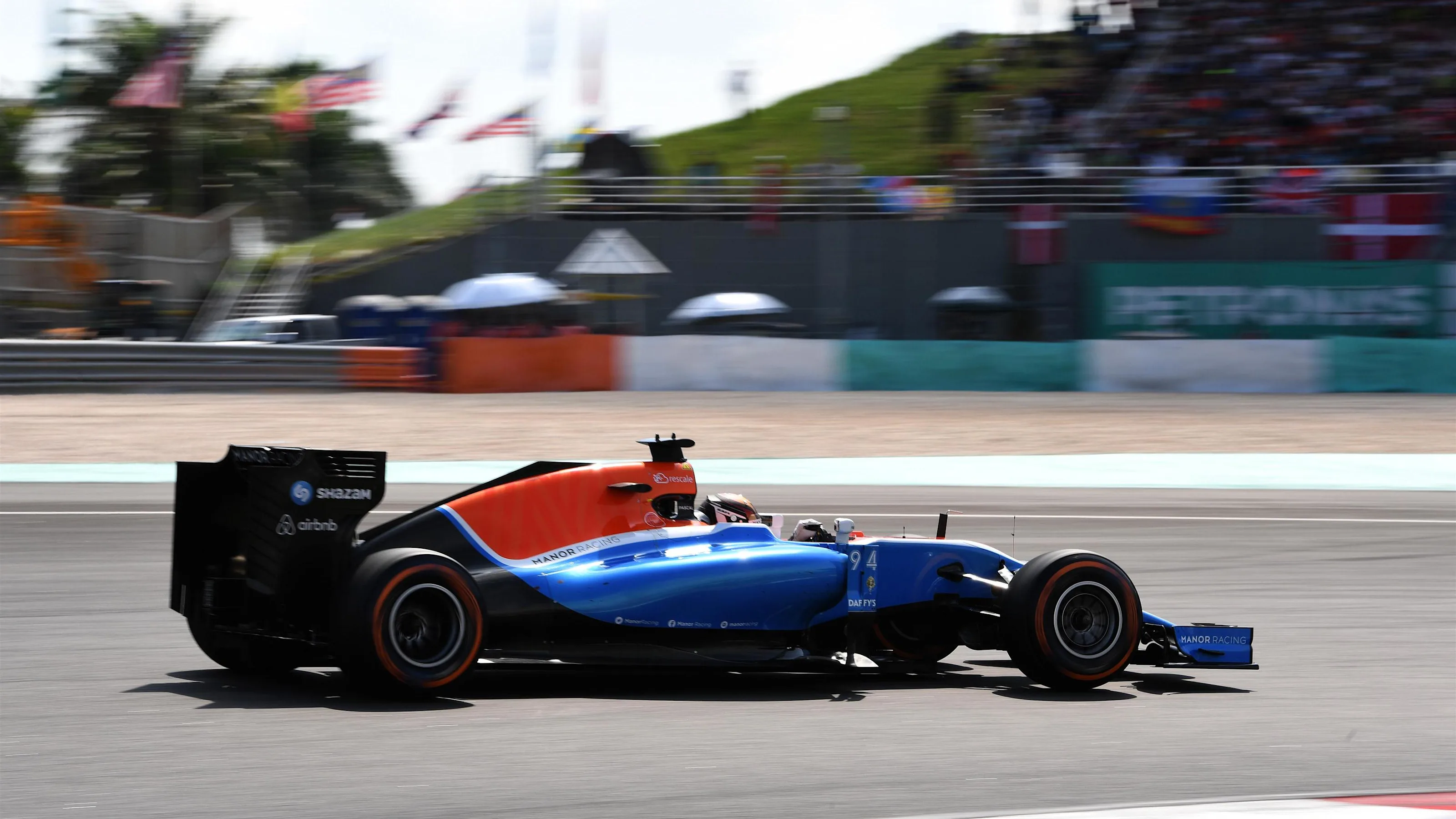 Pascal Wehrlein (GER) Manor Racing MRT05 at Formula One World Championship, Rd16, Malaysian Grand