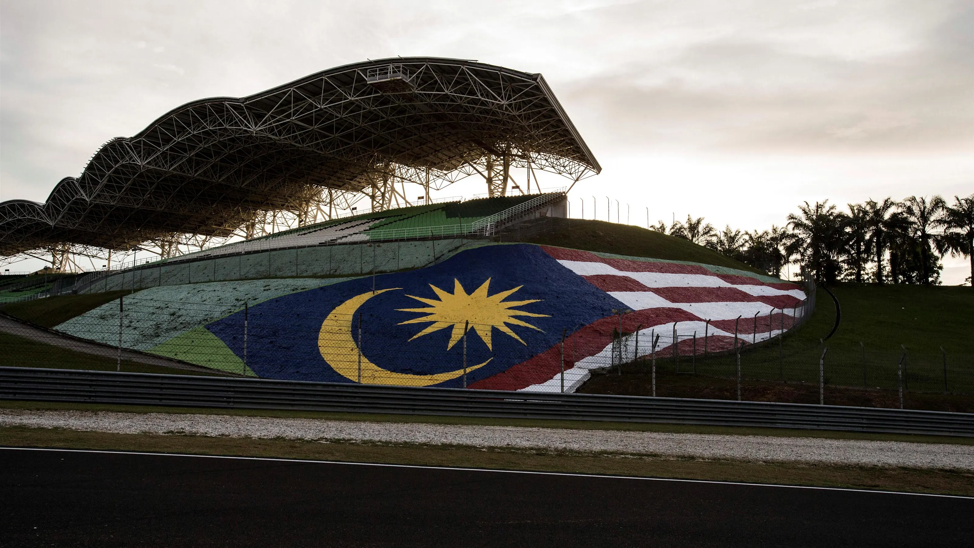 Track view at Formula One World Championship, Rd16, Malaysian Grand Prix, Preparations, Sepang,
