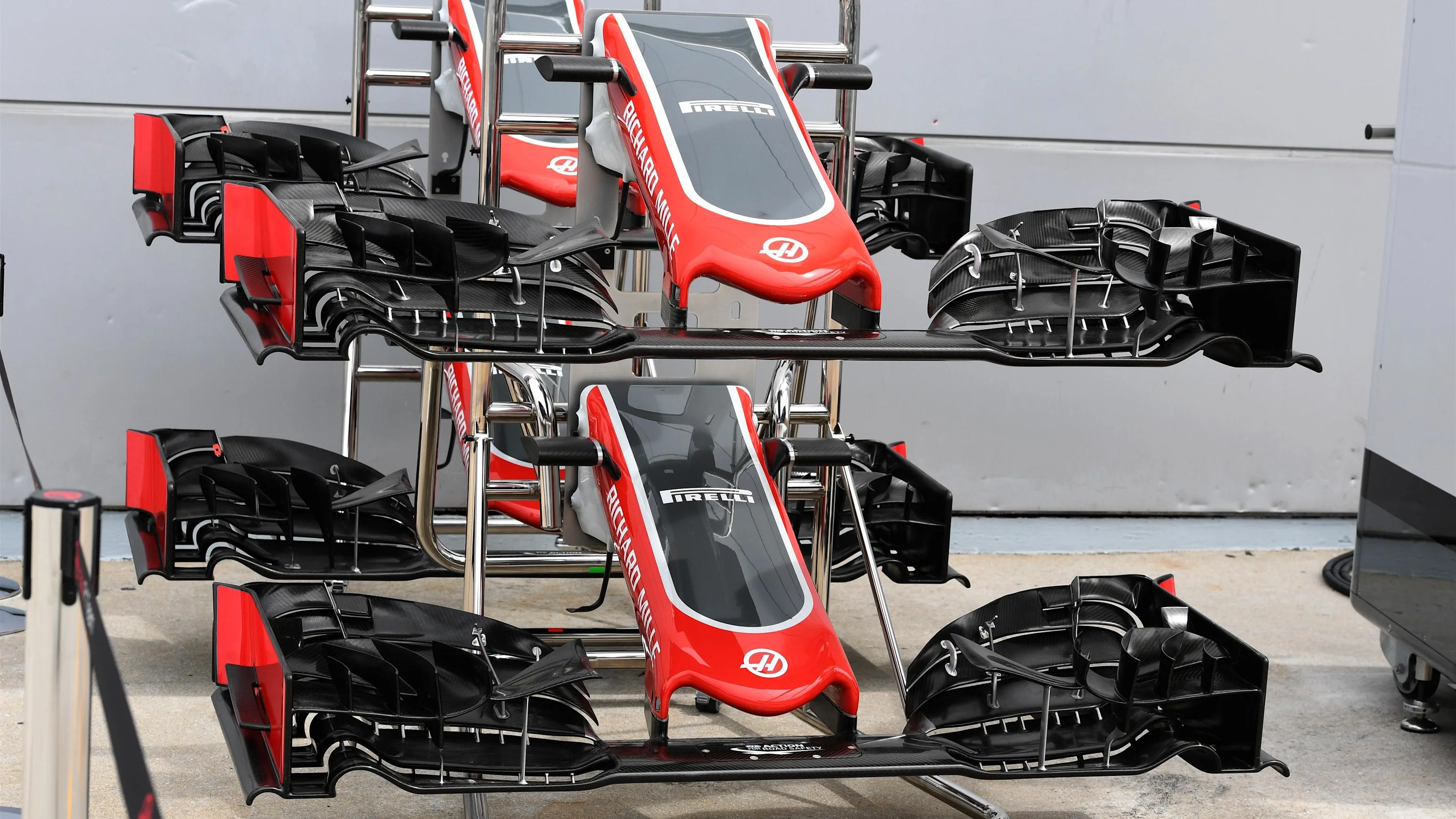 Haas VF-16 nose and front wings at Formula One World Championship, Rd16, Malaysian Grand Prix,