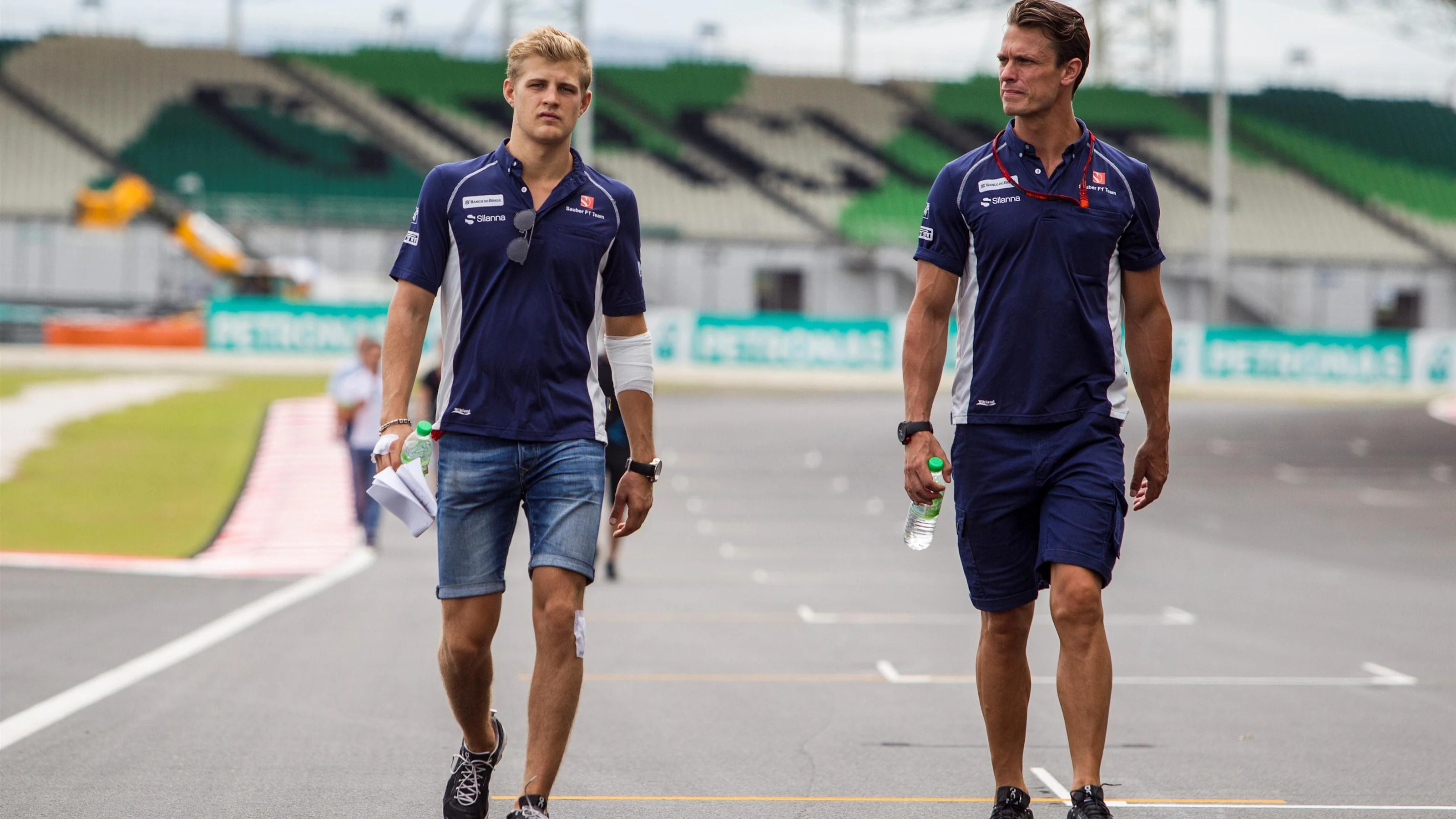 Marcus Ericsson (SWE) Sauber walks the track at Formula One World Championship, Rd16, Malaysian