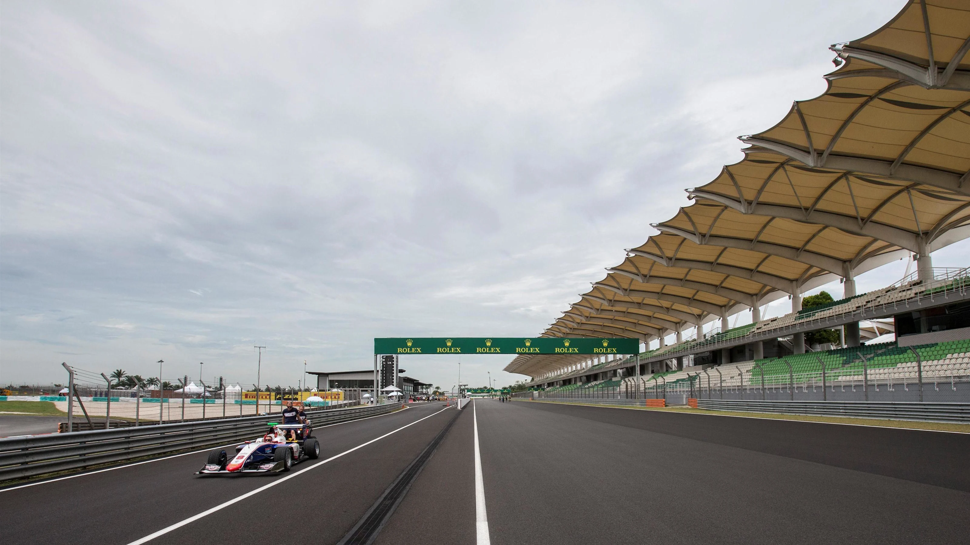 Track view at Formula One World Championship, Rd16, Malaysian Grand Prix, Preparations, Sepang,
