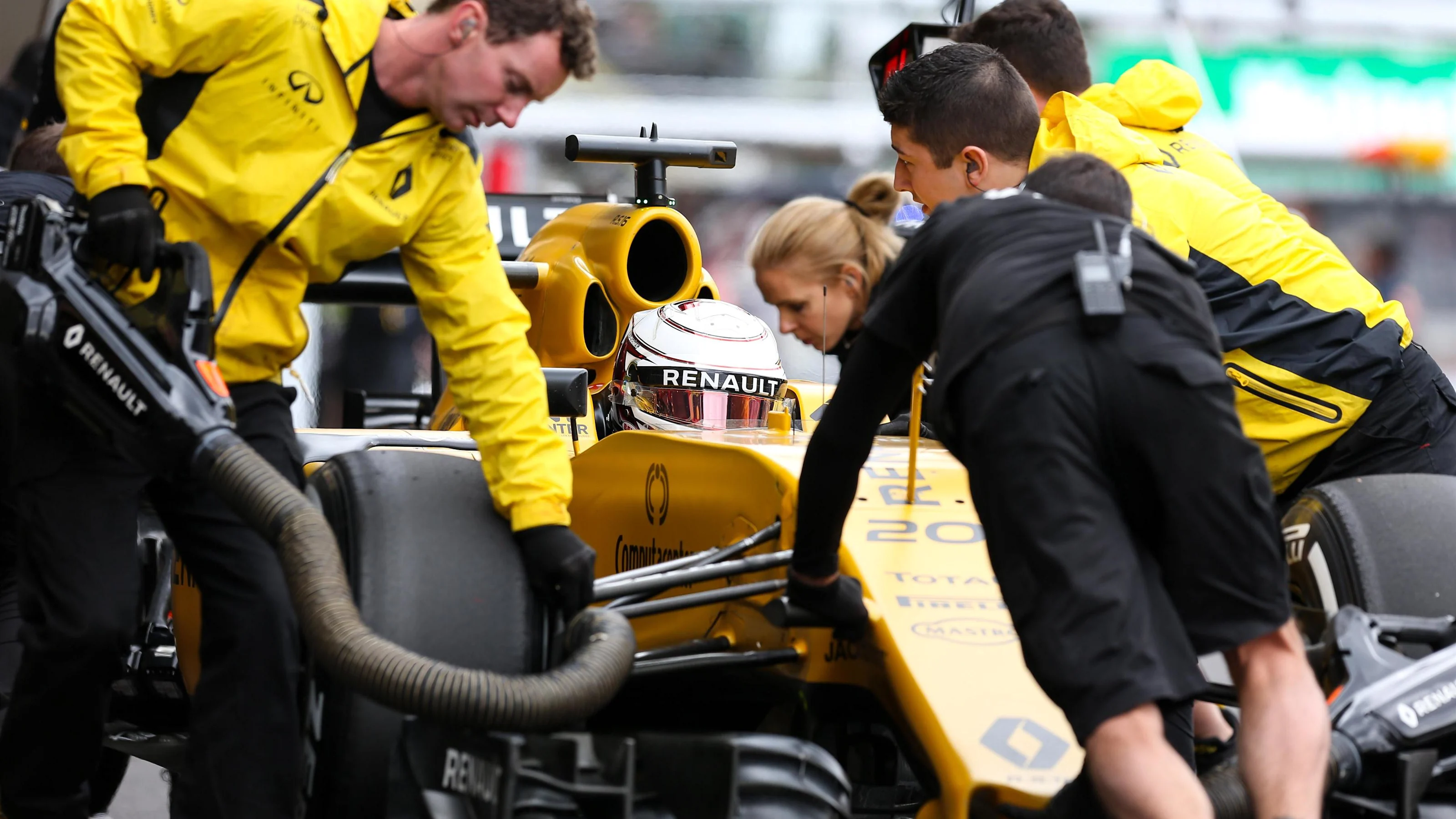 Kevin Magnussen (DEN) Renault Sport F1 Team RS16 at Formula One World Championship, Rd19, Mexican