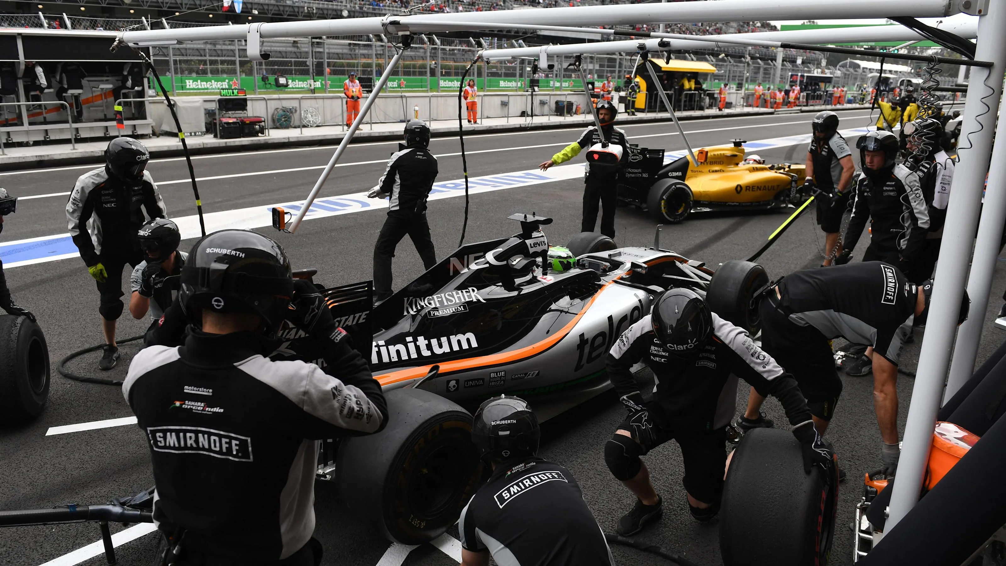 Nico Hulkenberg (GER) Force India VJM09 pit stop at Formula One World Championship, Rd19, Mexican