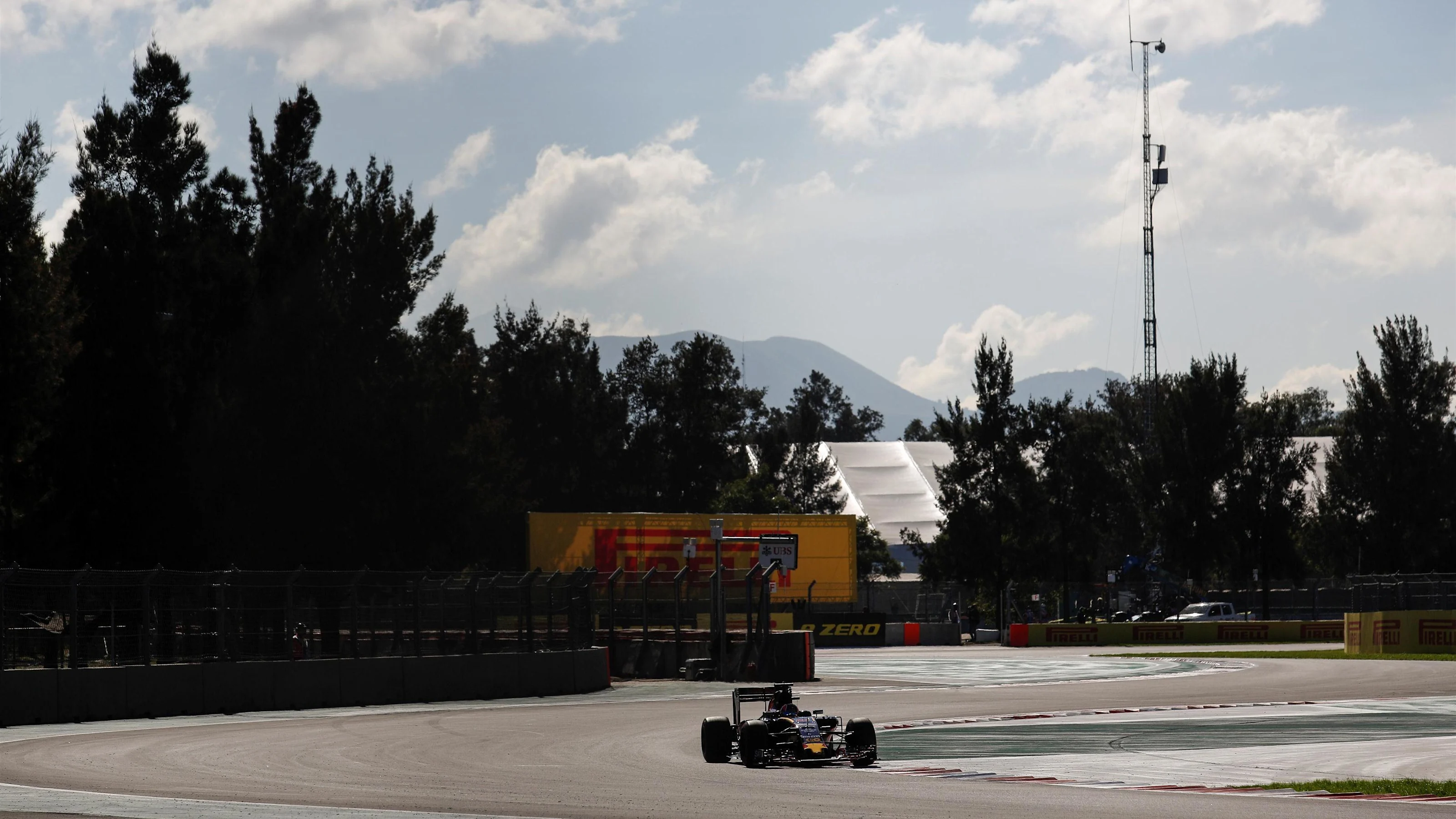 Daniil Kvyat (RUS) Scuderia Toro Rosso STR11 at Formula One World Championship, Rd19, Mexican Grand