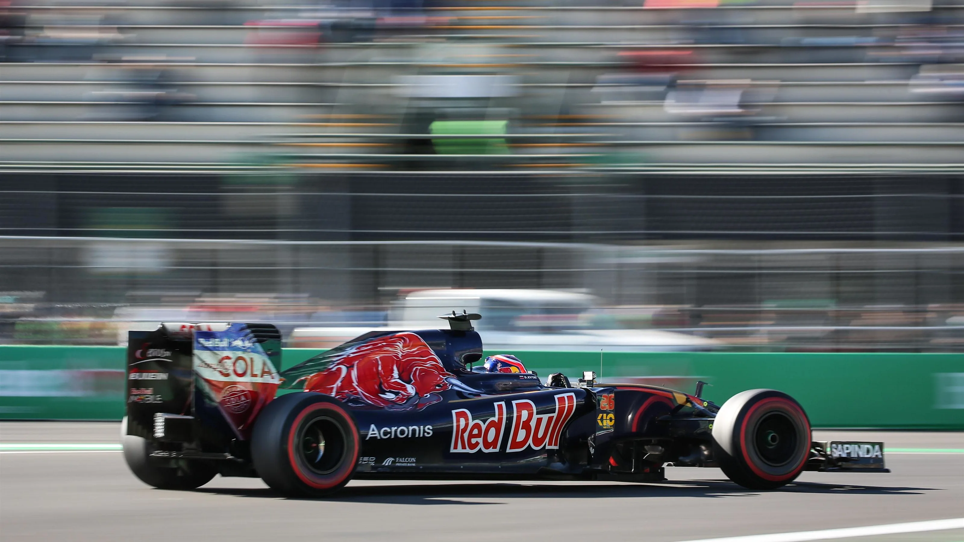Daniil Kvyat (RUS) Scuderia Toro Rosso STR11 at Formula One World Championship, Rd19, Mexican Grand