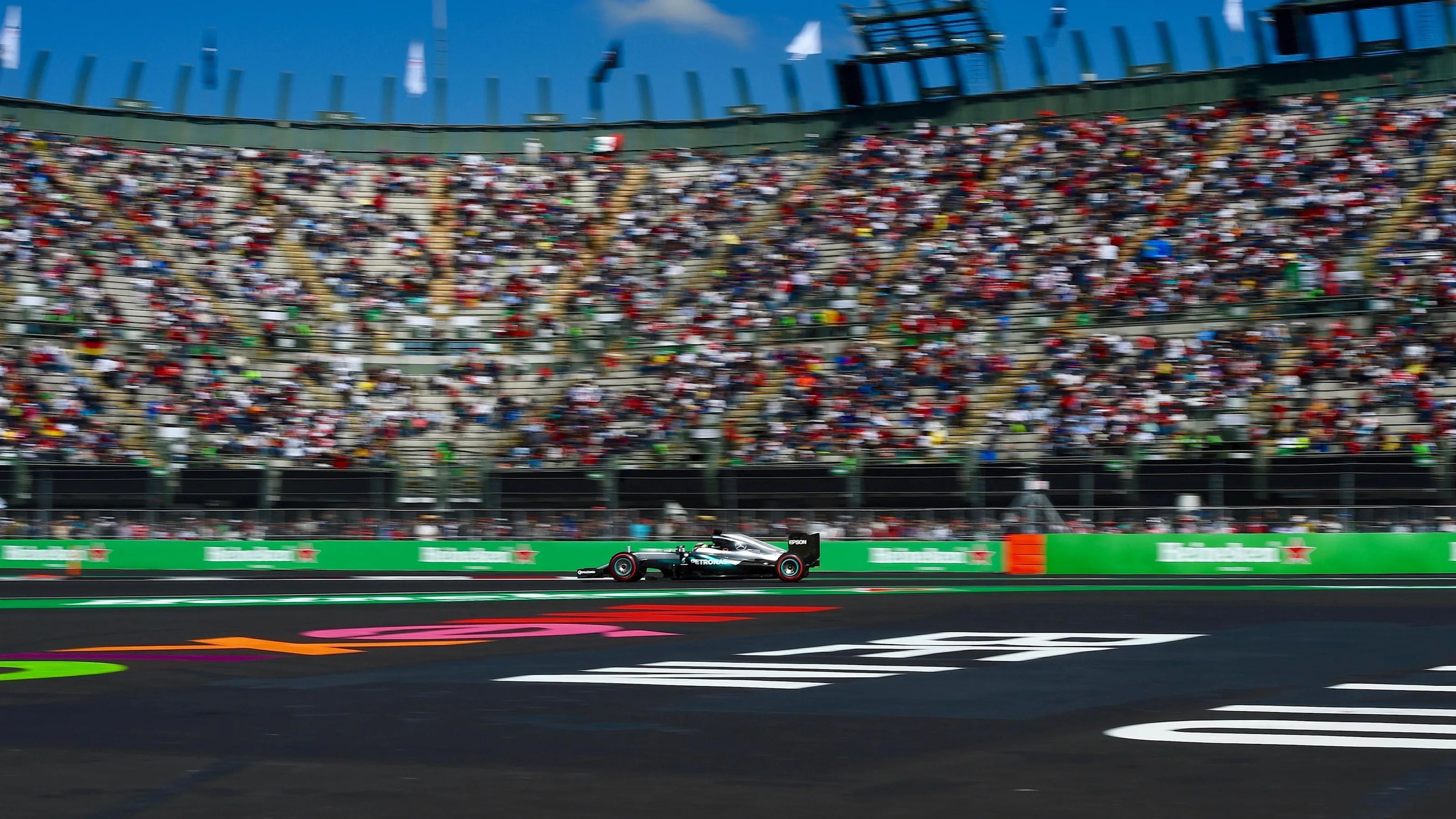 Lewis Hamilton (GBR) Mercedes-Benz F1 W07 Hybrid at Formula One World Championship, Rd19, Mexican