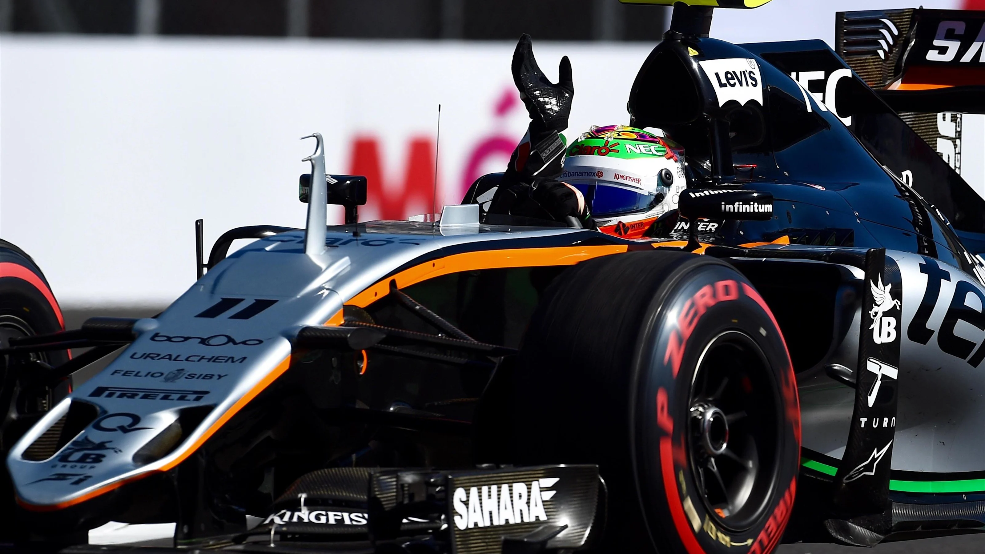 Sergio Perez (MEX) Force India VJM09 waves to the fans at Formula One World Championship, Rd19,