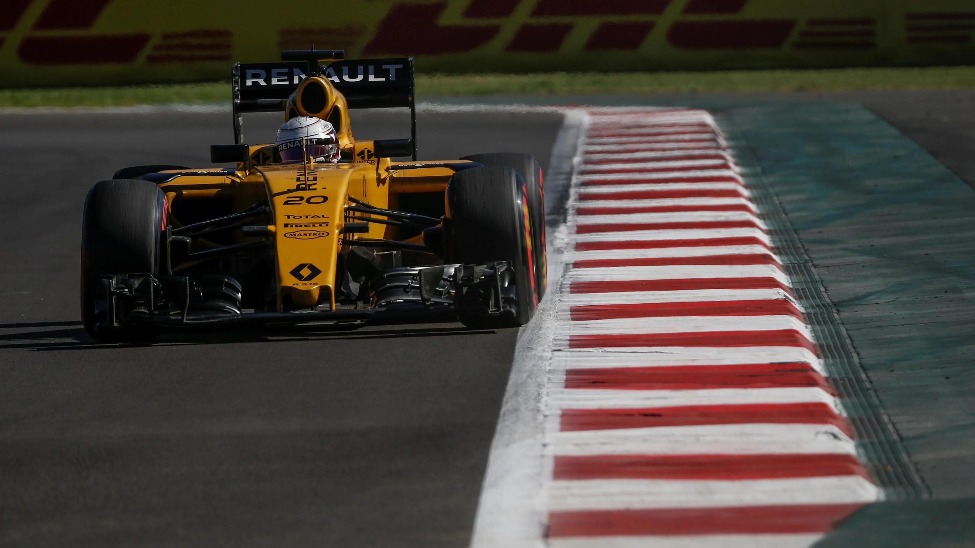 Kevin Magnussen (DEN) Renault Sport F1 Team RS16 at Formula One World Championship, Rd19, Mexican