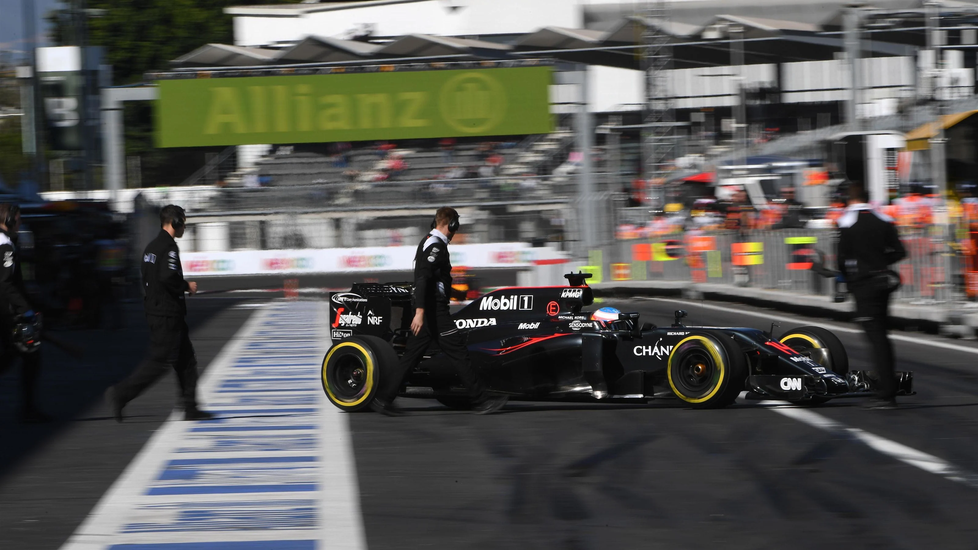 Fernando Alonso (ESP) McLaren MP4-31 at Formula One World Championship, Rd19, Mexican Grand Prix,